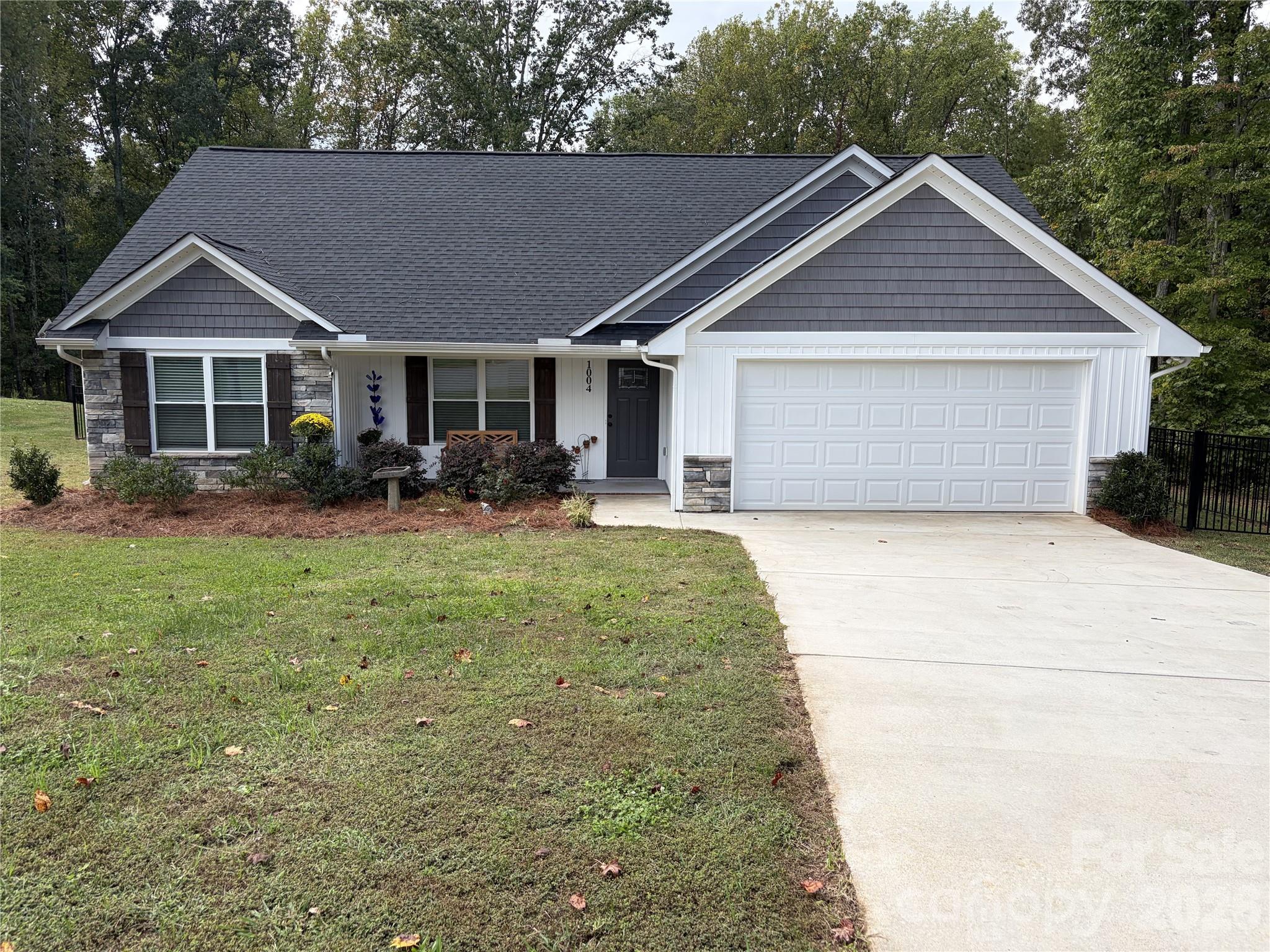 1004 Osprey Lane Property Photo 1