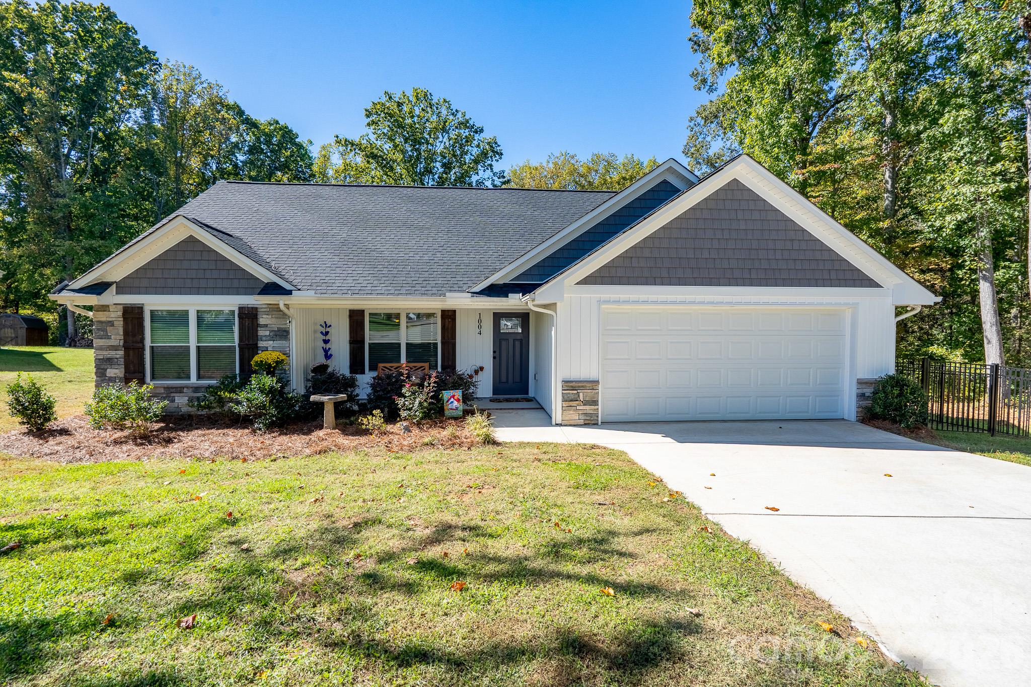 1004 Osprey Lane Property Photo 1
