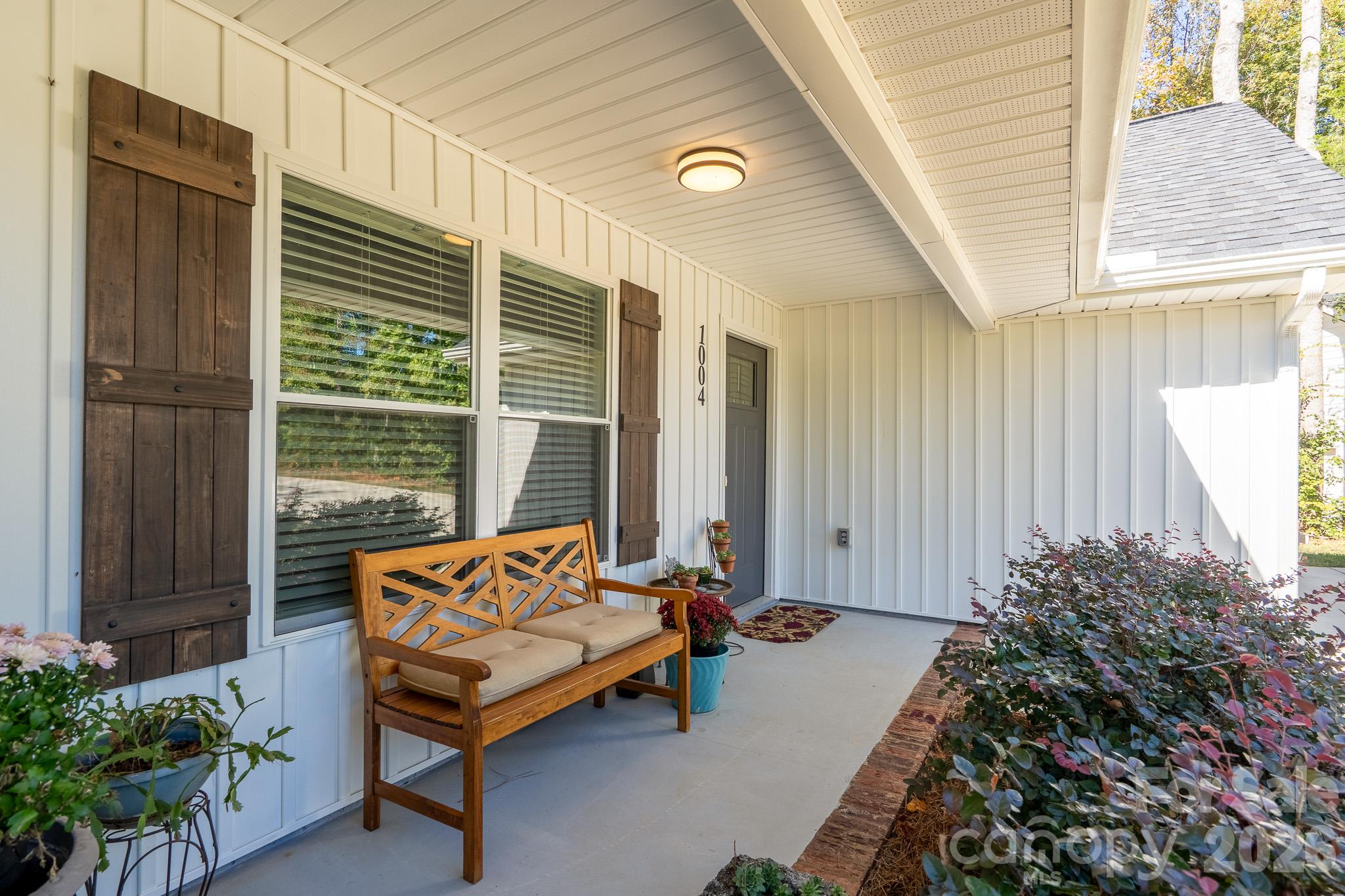 1004 Osprey Lane Property Photo 2