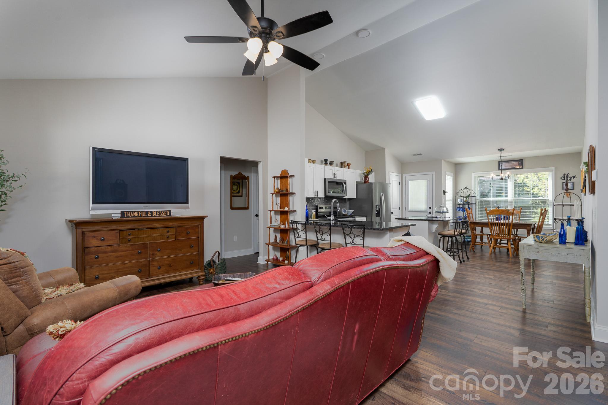 1004 Osprey Lane Property Photo 4