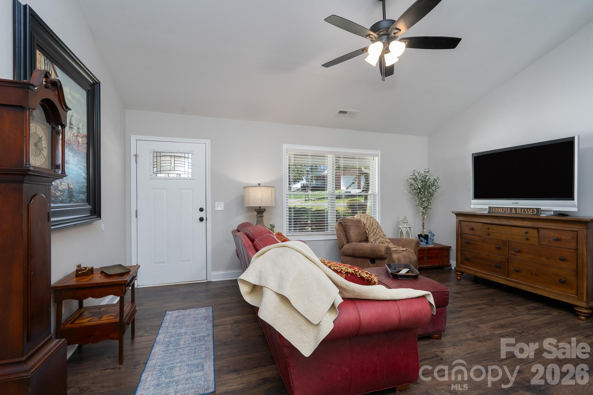 1004 Osprey Lane Property Photo 6