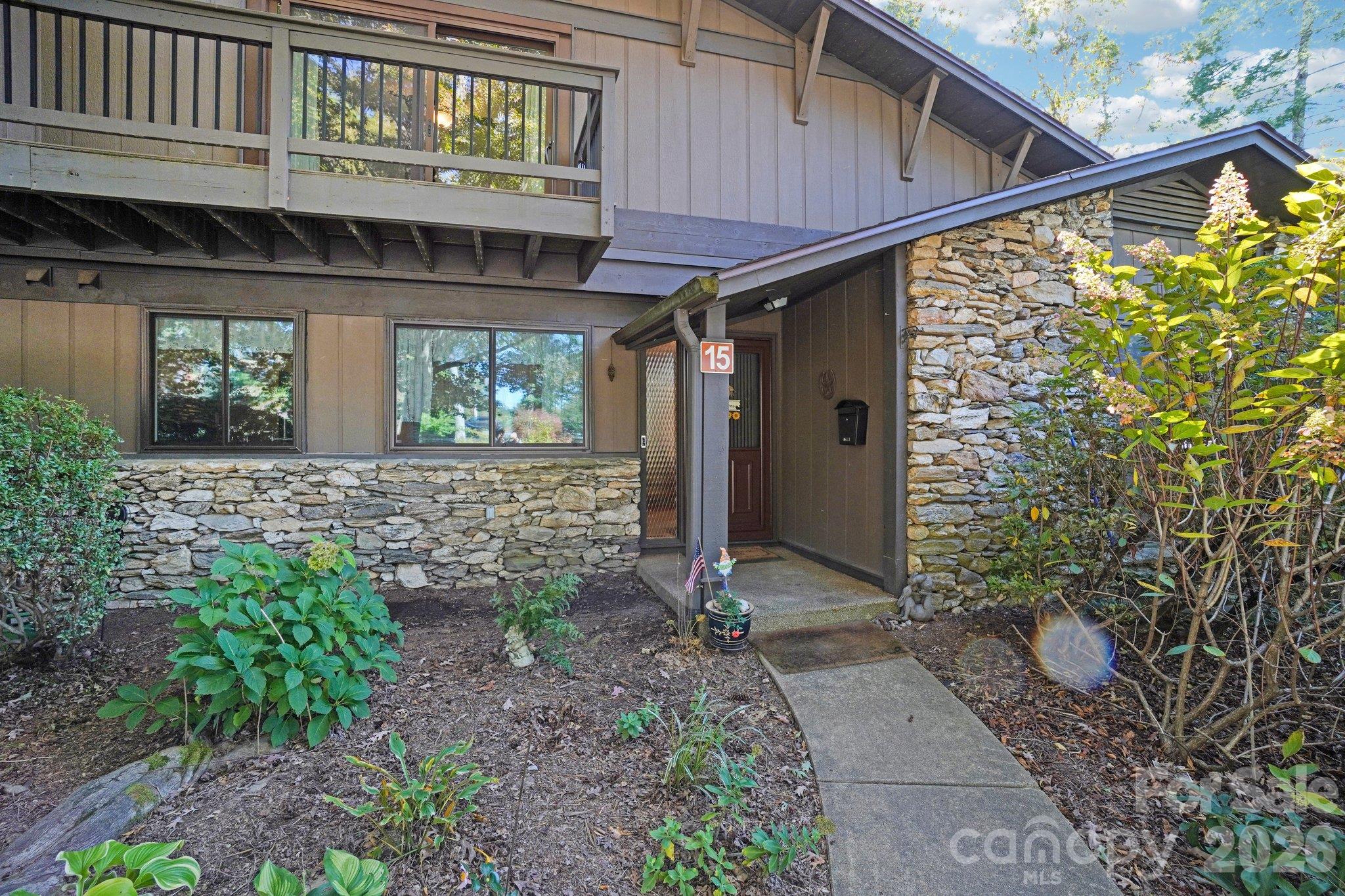 82 Laurelwood Circle Property Photo 2
