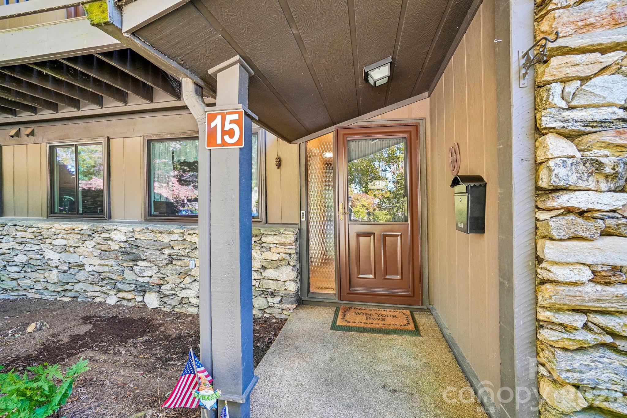 82 Laurelwood Circle Property Photo 3