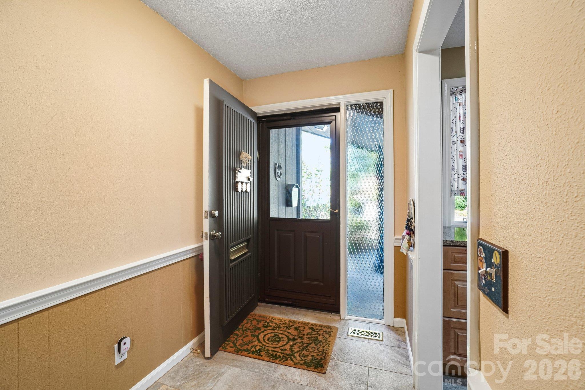 82 Laurelwood Circle Property Photo 4