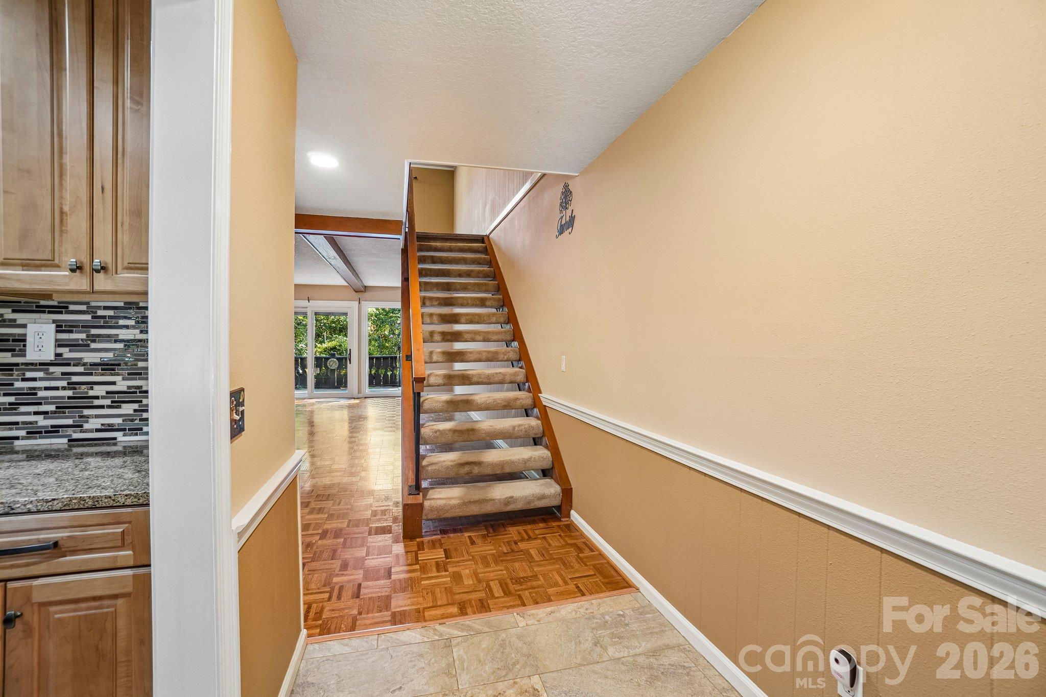 82 Laurelwood Circle Property Photo 6