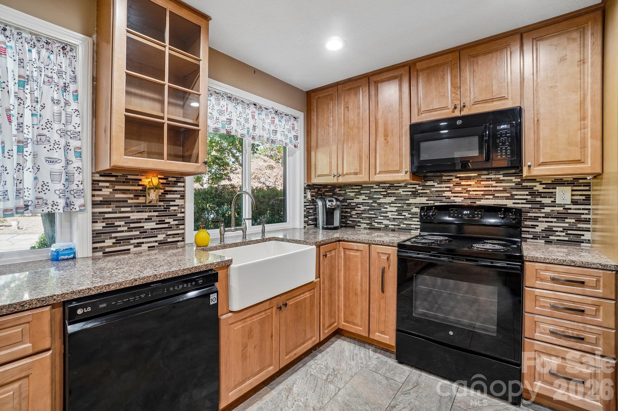 82 Laurelwood Circle Property Photo 12