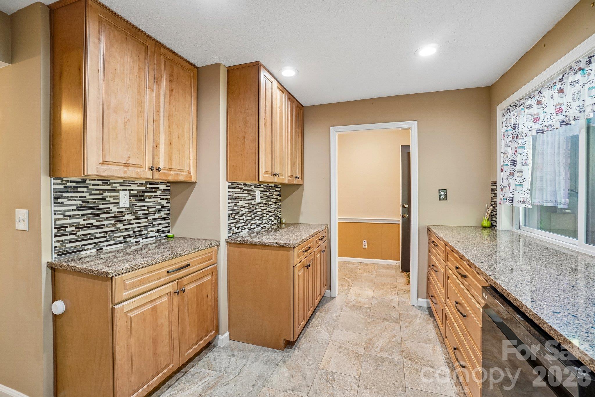 82 Laurelwood Circle Property Photo 13