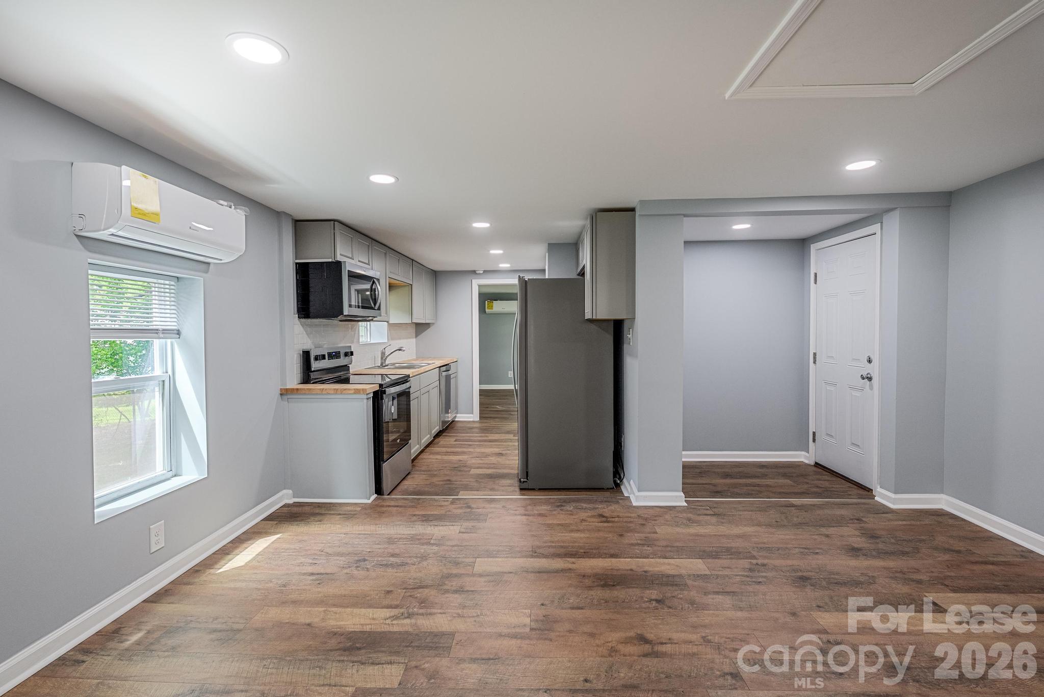 19513 Meridian Street Property Photo 5