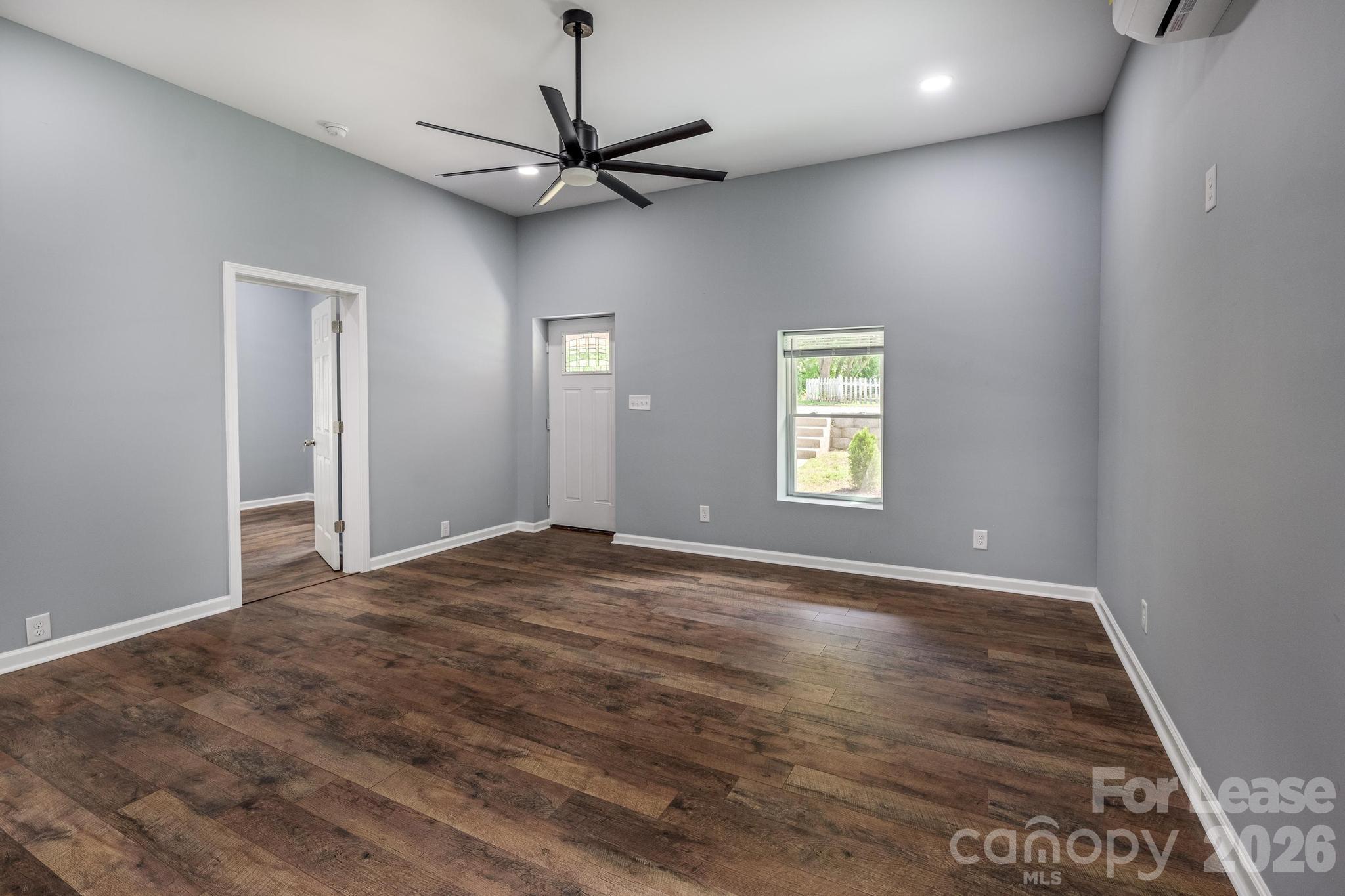 19513 Meridian Street Property Photo 7