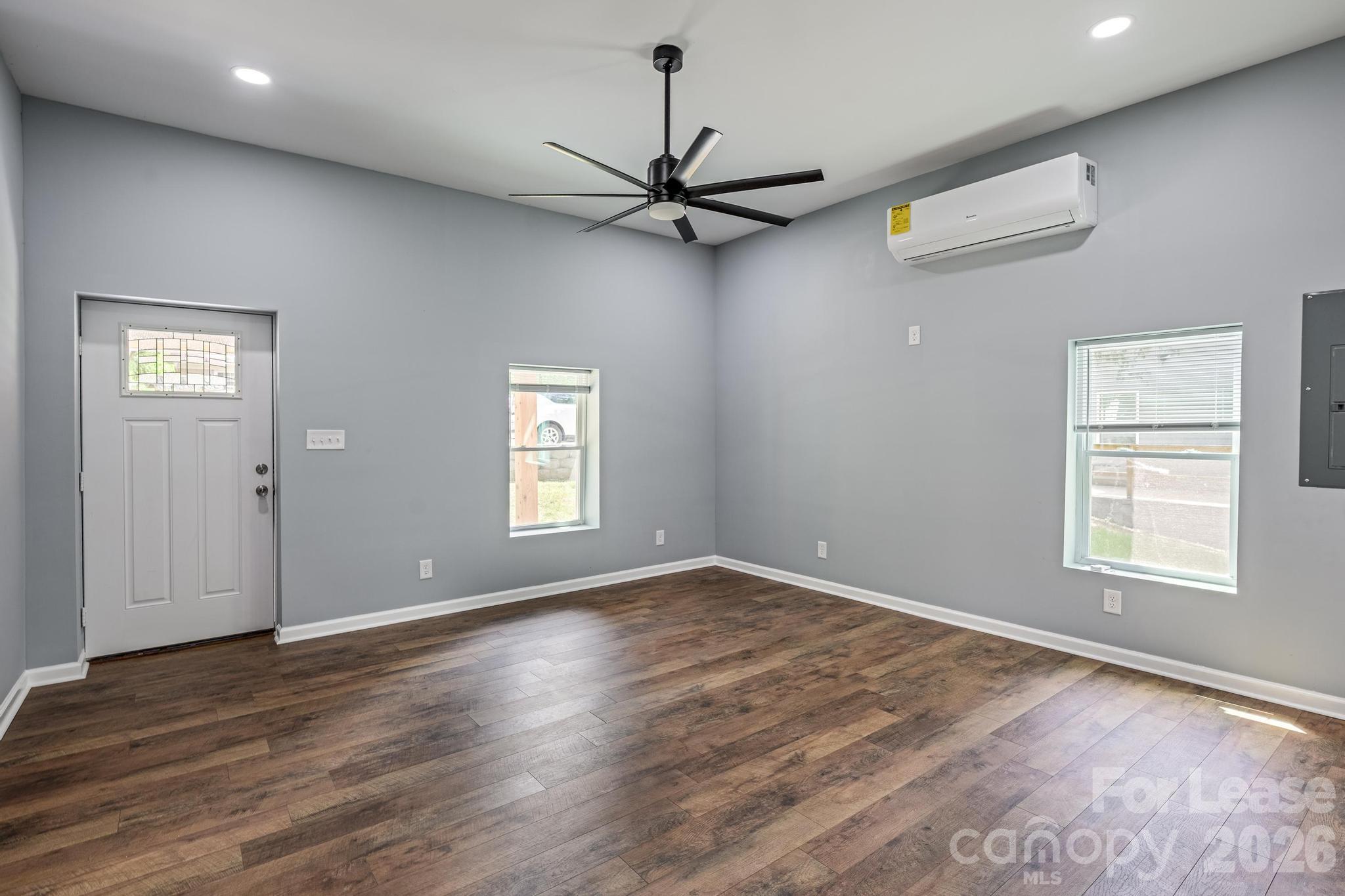 19513 Meridian Street Property Photo 8