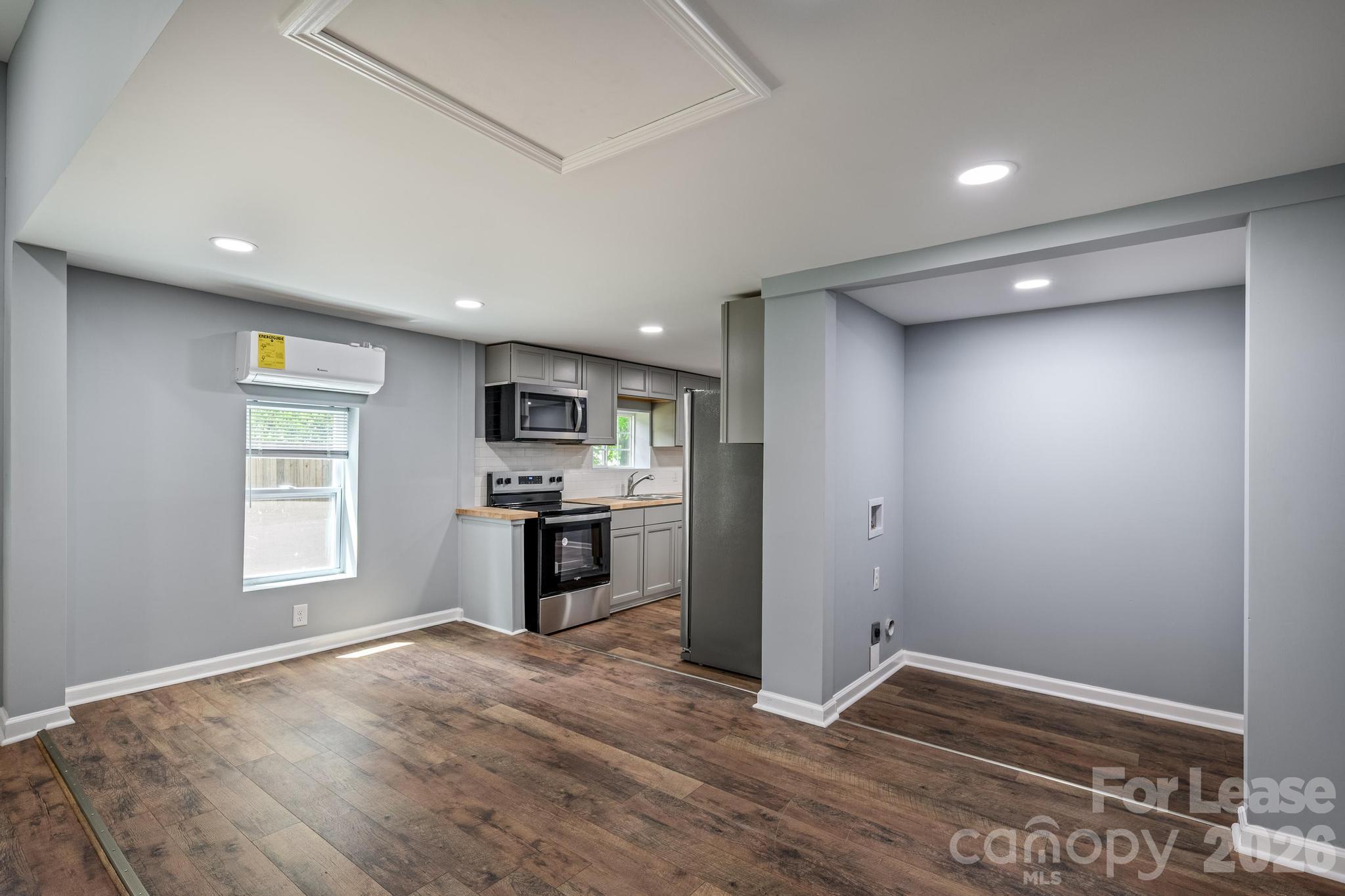19513 Meridian Street Property Photo 9