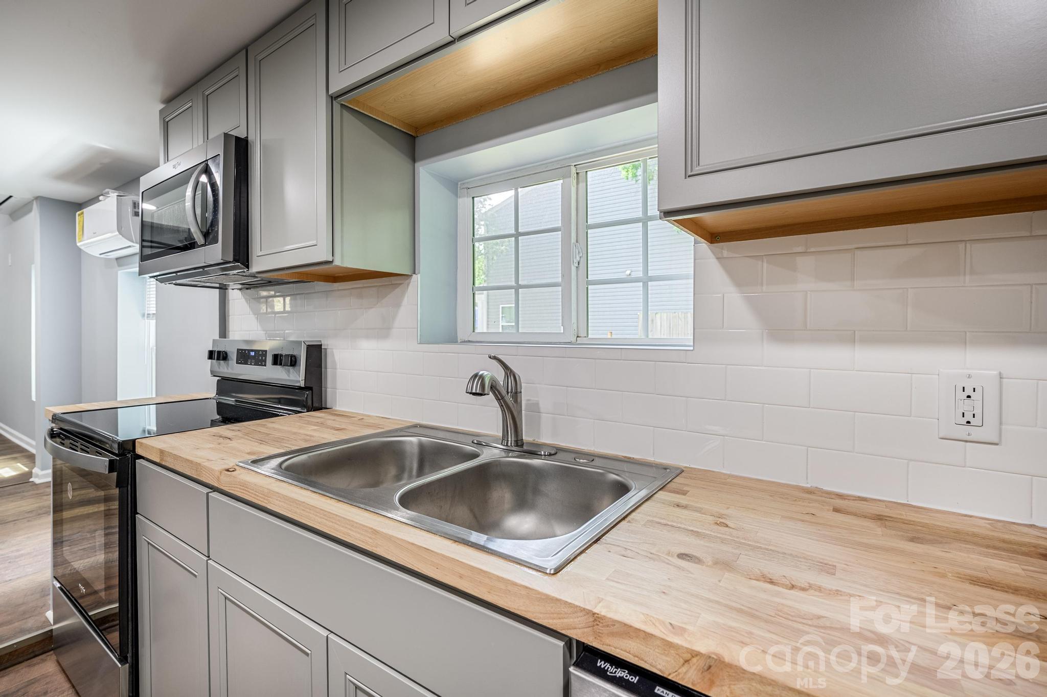 19513 Meridian Street Property Photo 11