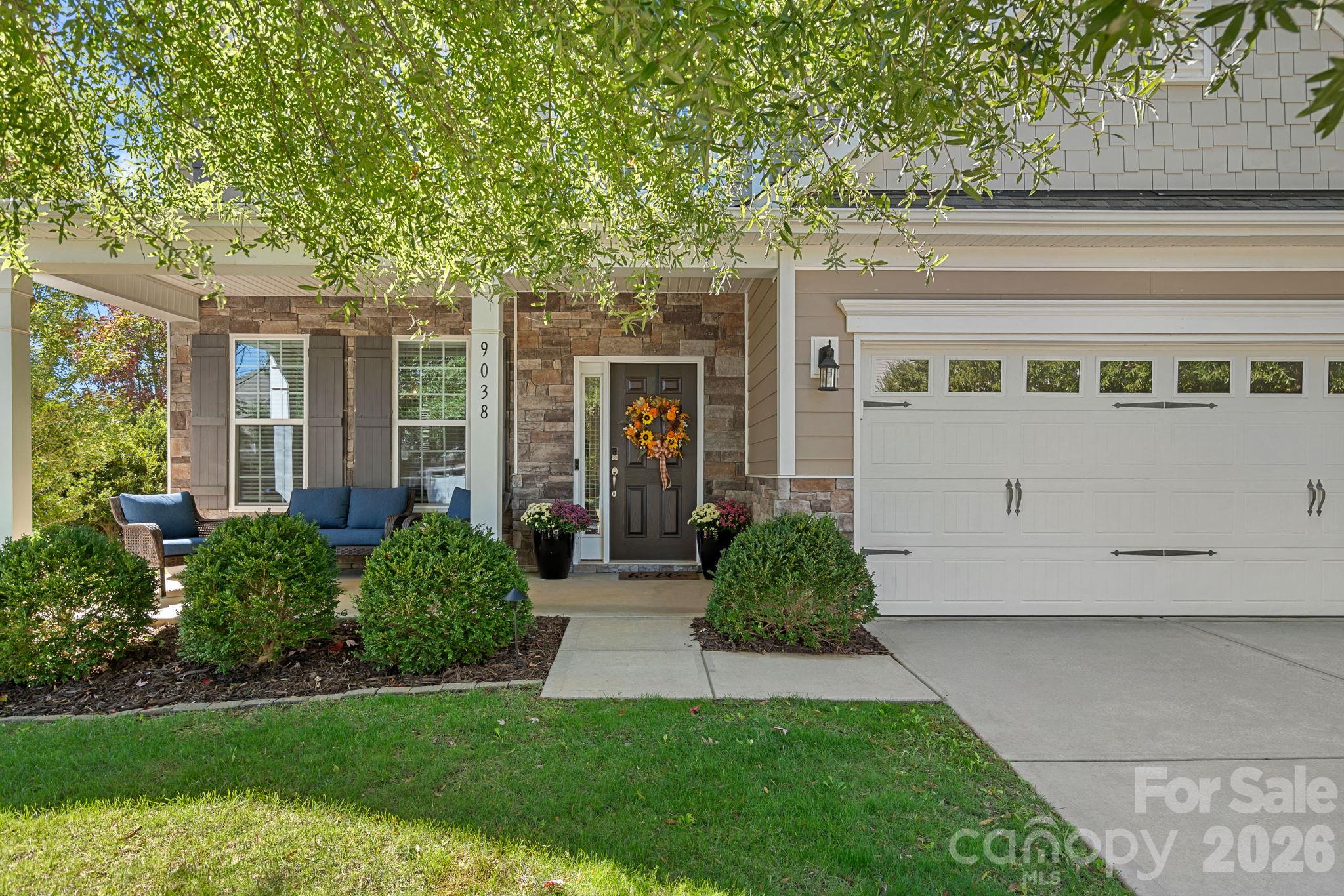 9038 Loch Glen Way Property Photo 2