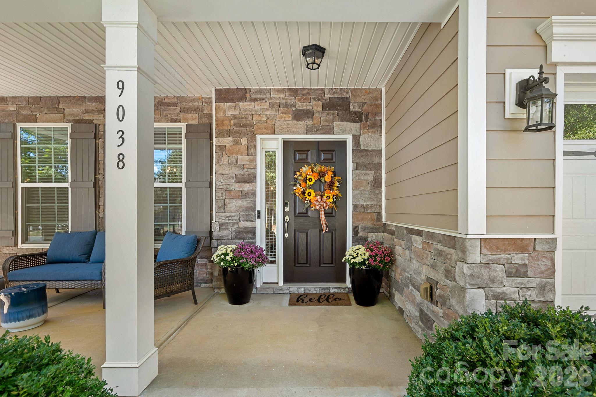 9038 Loch Glen Way Property Photo 3