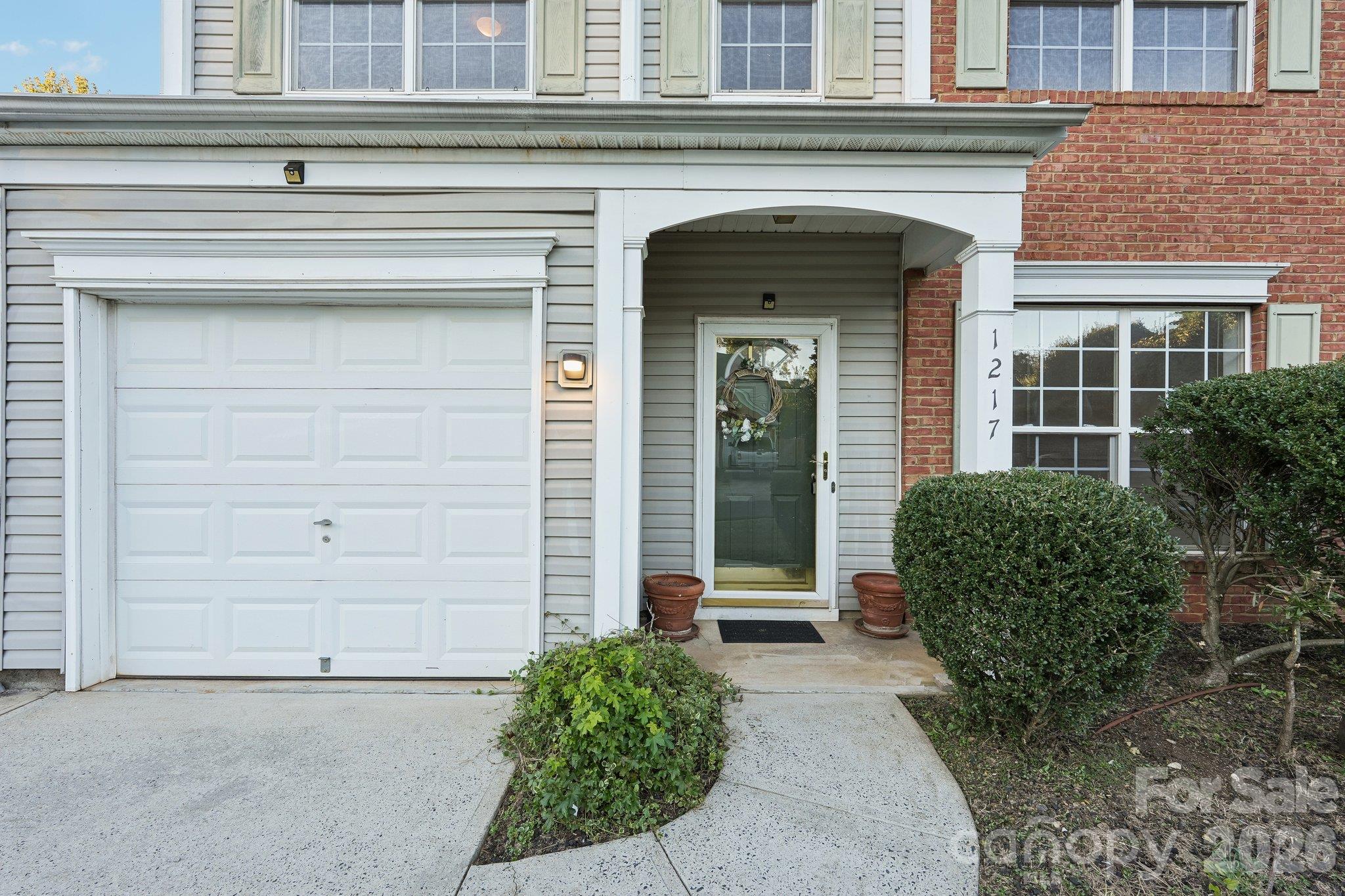 1217 Stourbridge Lion Drive Property Photo 4