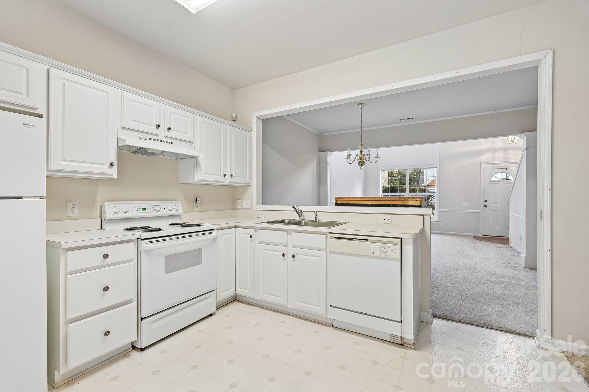 1217 Stourbridge Lion Drive Property Photo 15