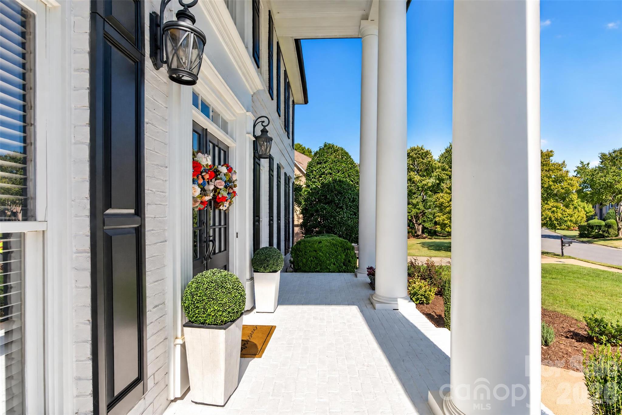 8634 Woodmere Crossing Lane Property Photo 3