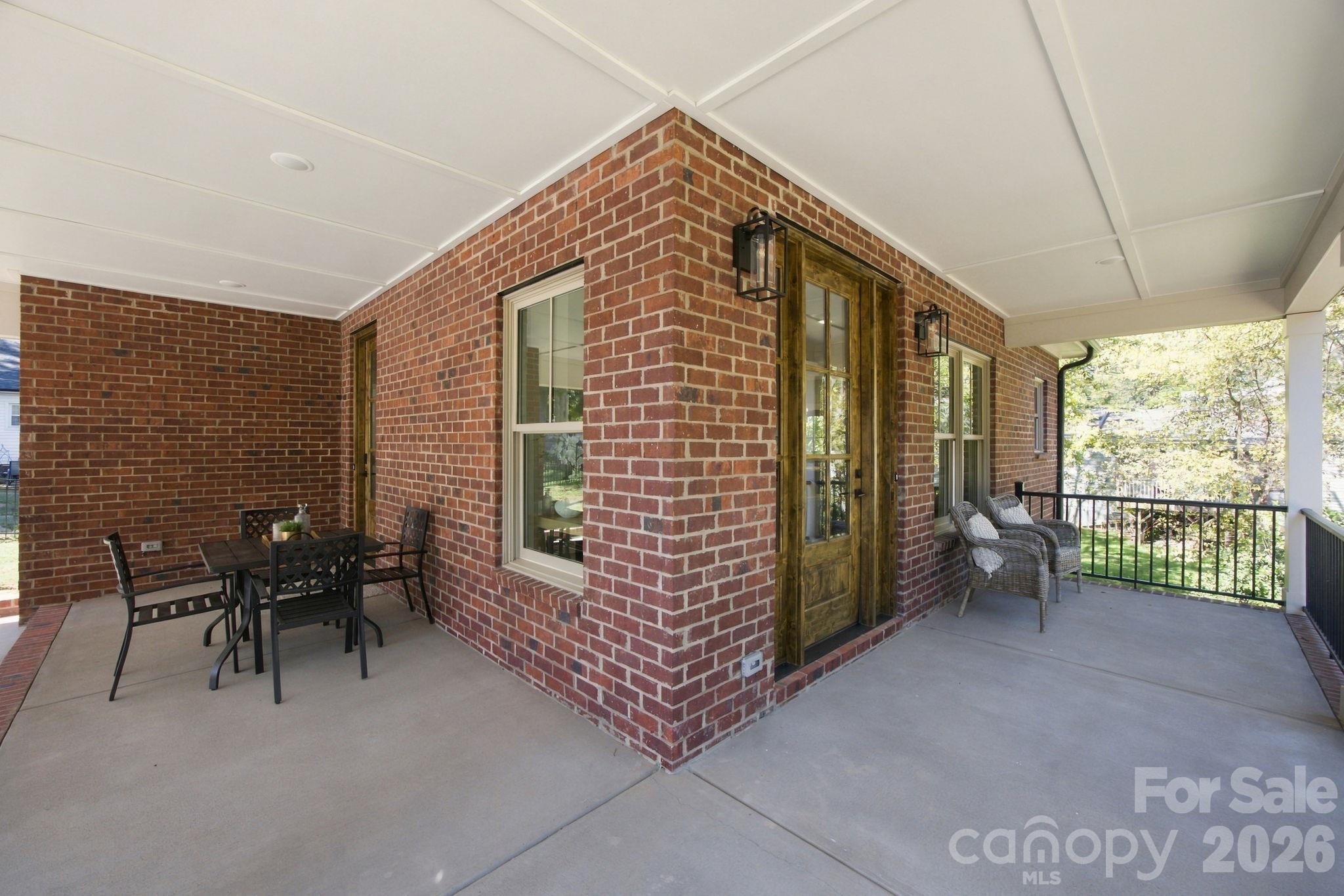 120 S Crawford Street Property Photo 6