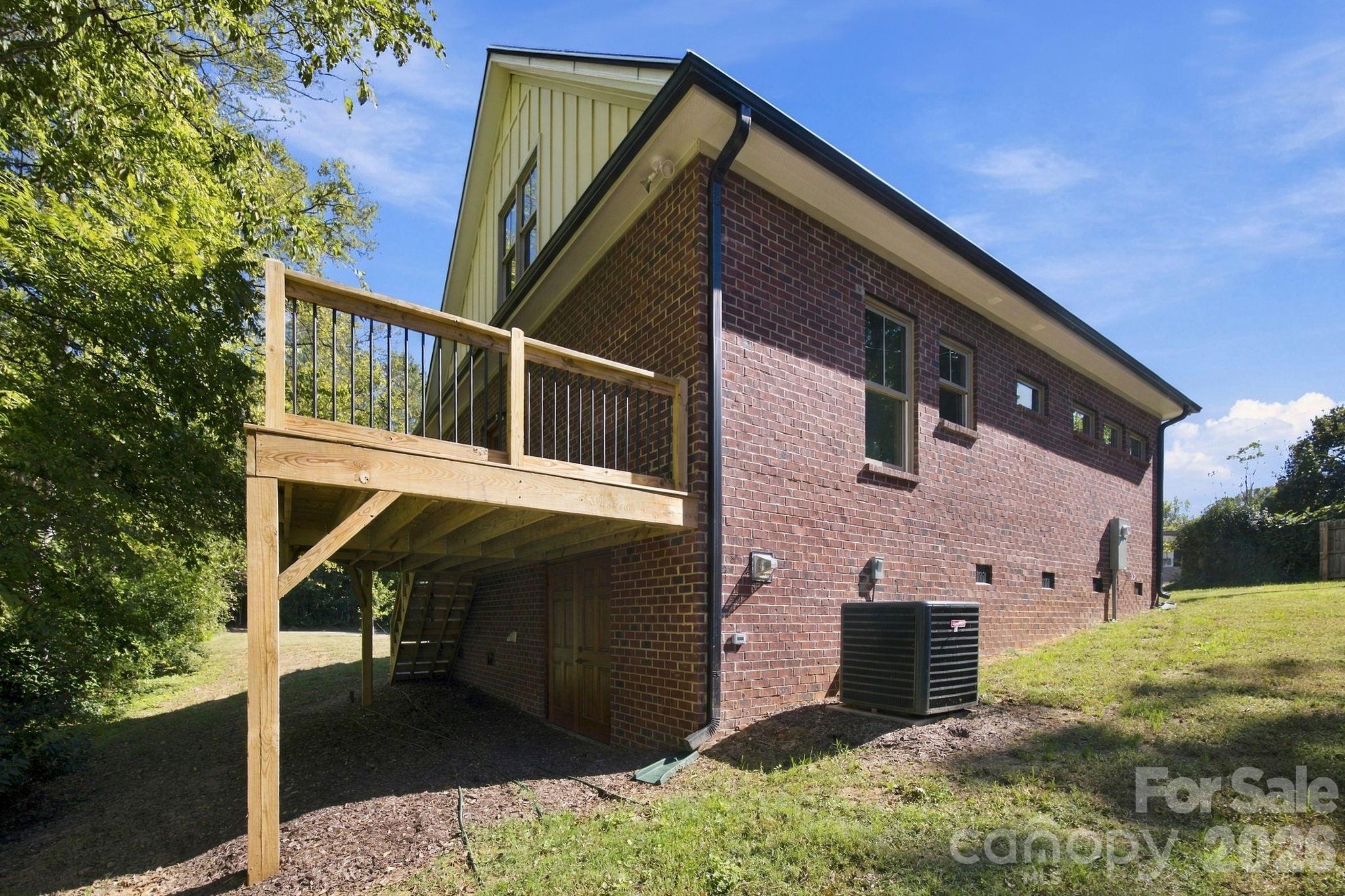 120 S Crawford Street Property Photo 36