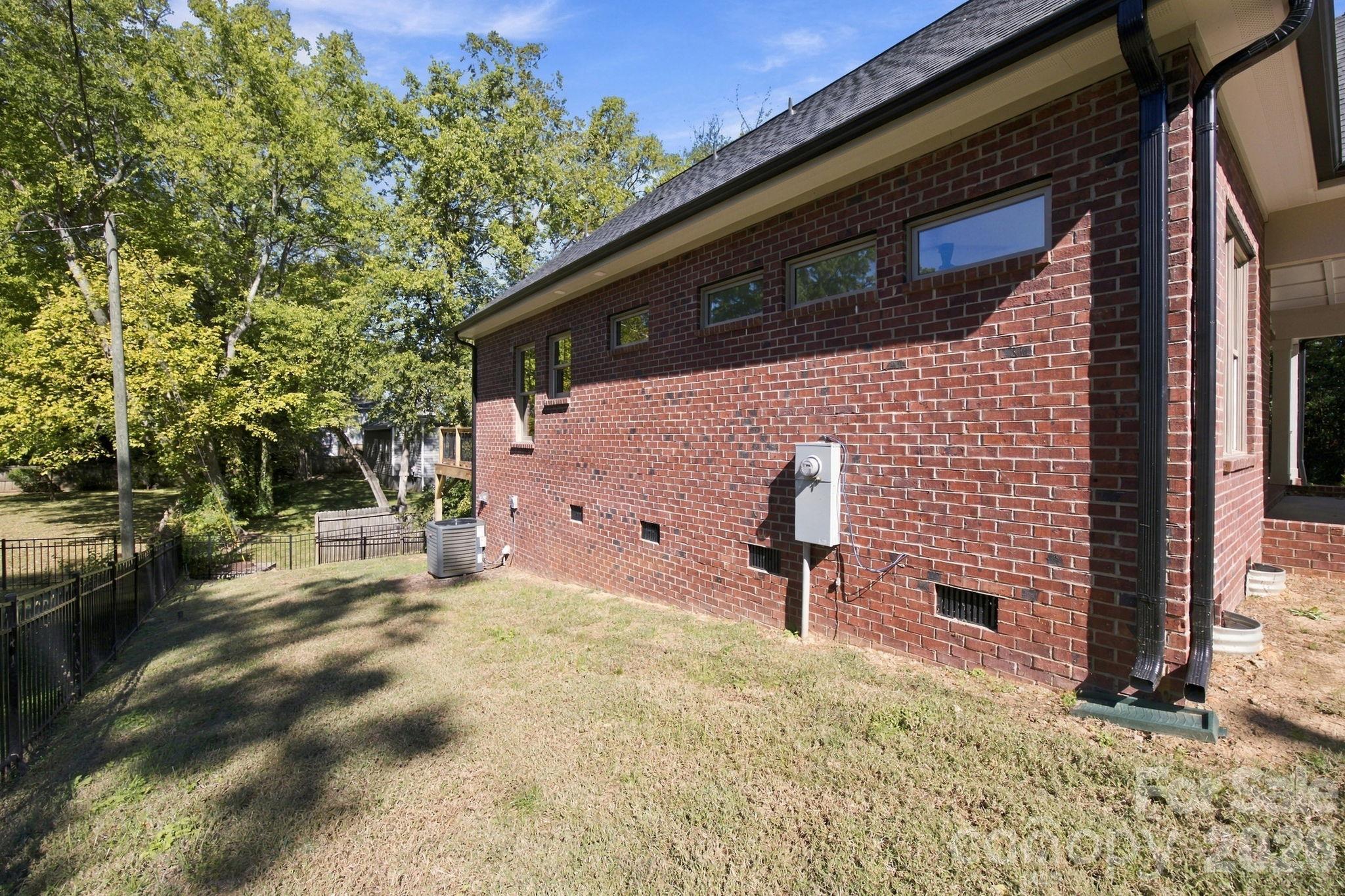 120 S Crawford Street Property Photo 39