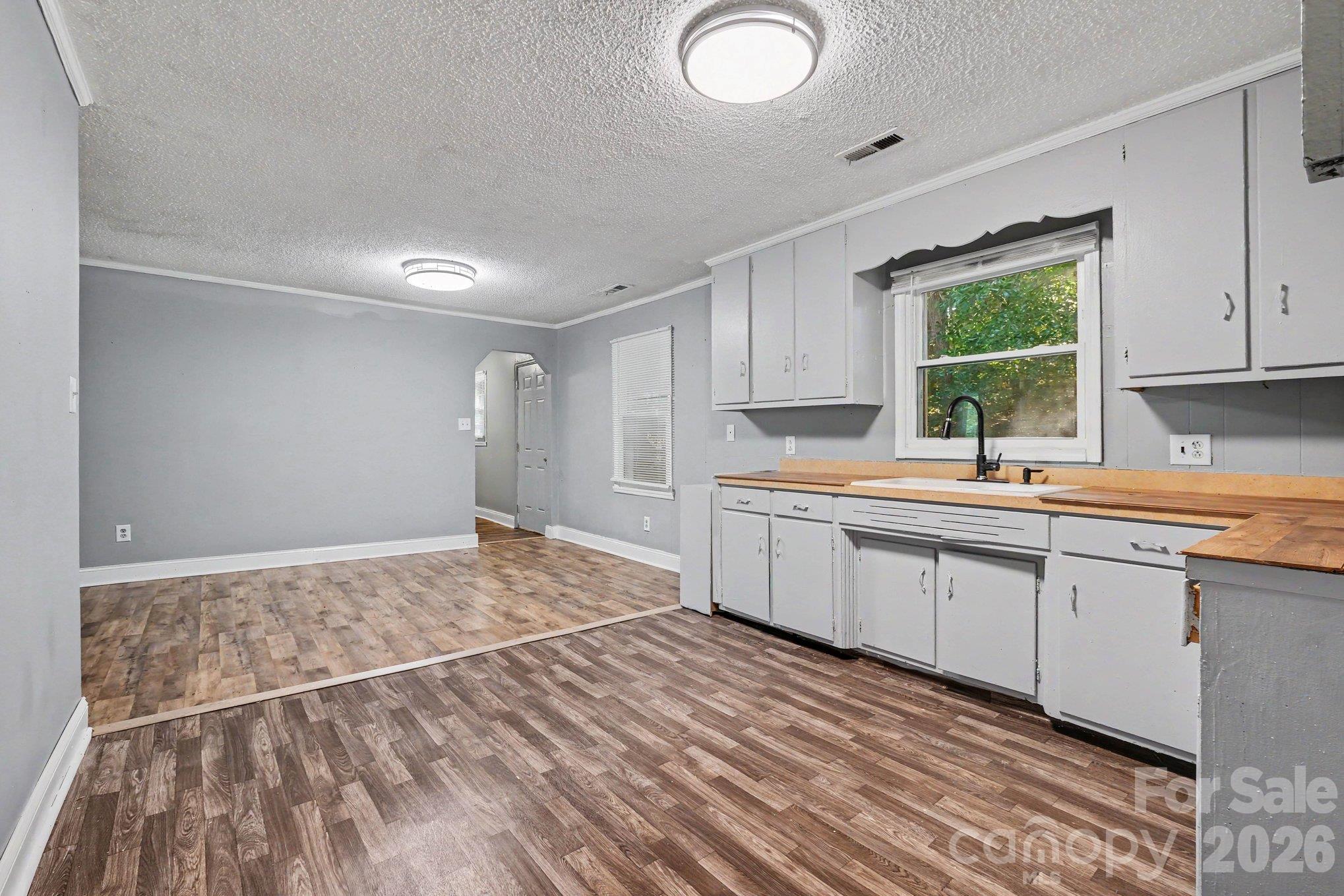 306 Hubbard Street Property Photo 11