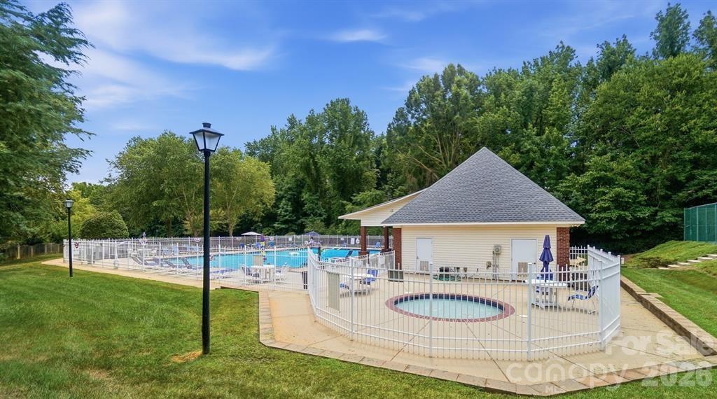 1016 Master Gunner Court Property Photo 36