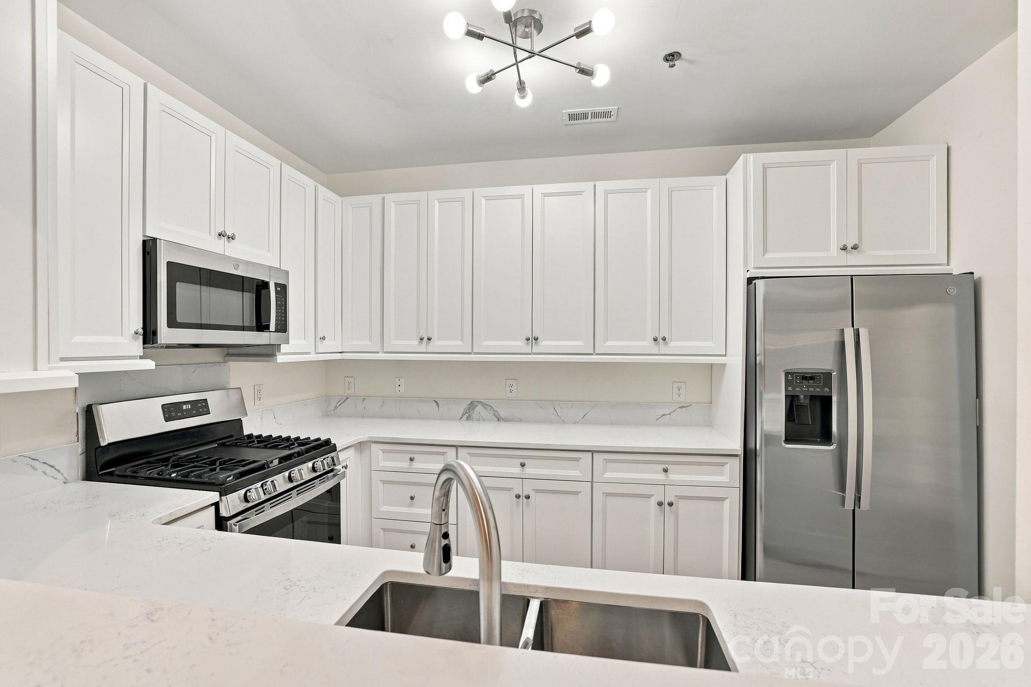 5601 Fairview Road 10 Property Photo 7
