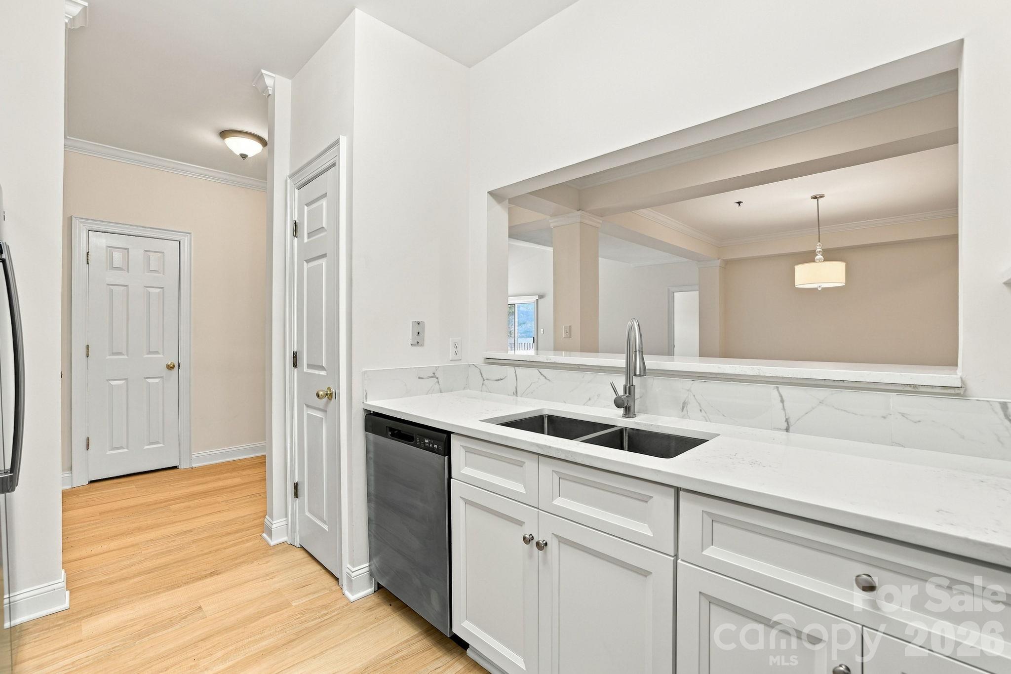 5601 Fairview Road 10 Property Photo 8