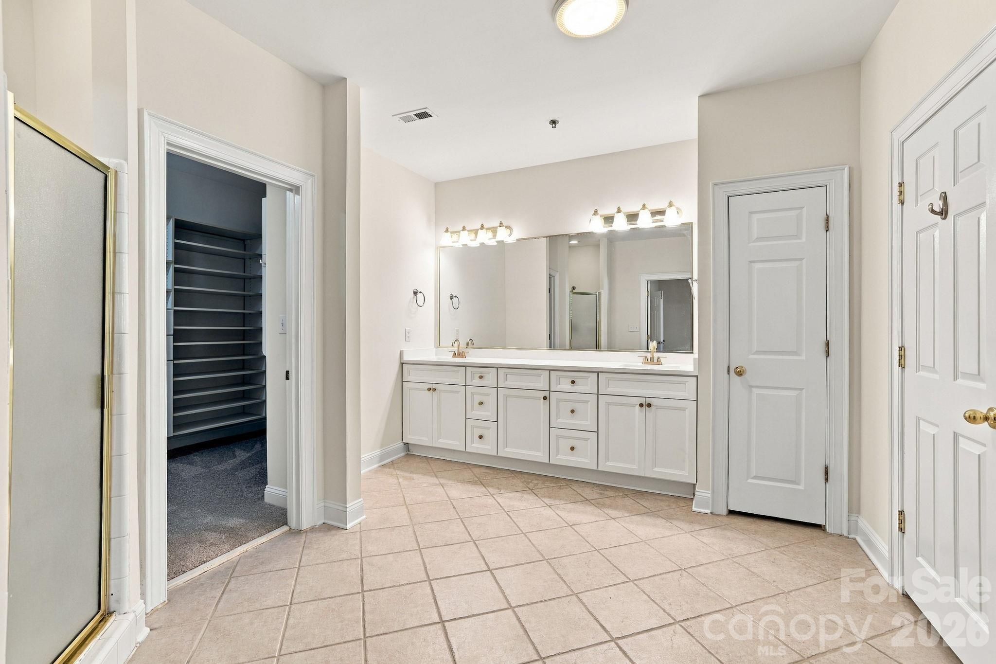 5601 Fairview Road 10 Property Photo 14