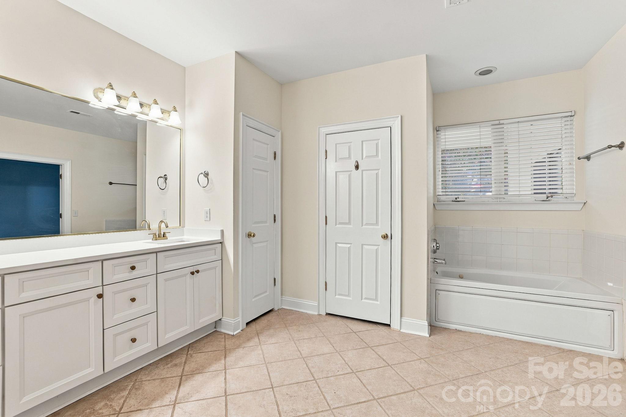 5601 Fairview Road 10 Property Photo 15