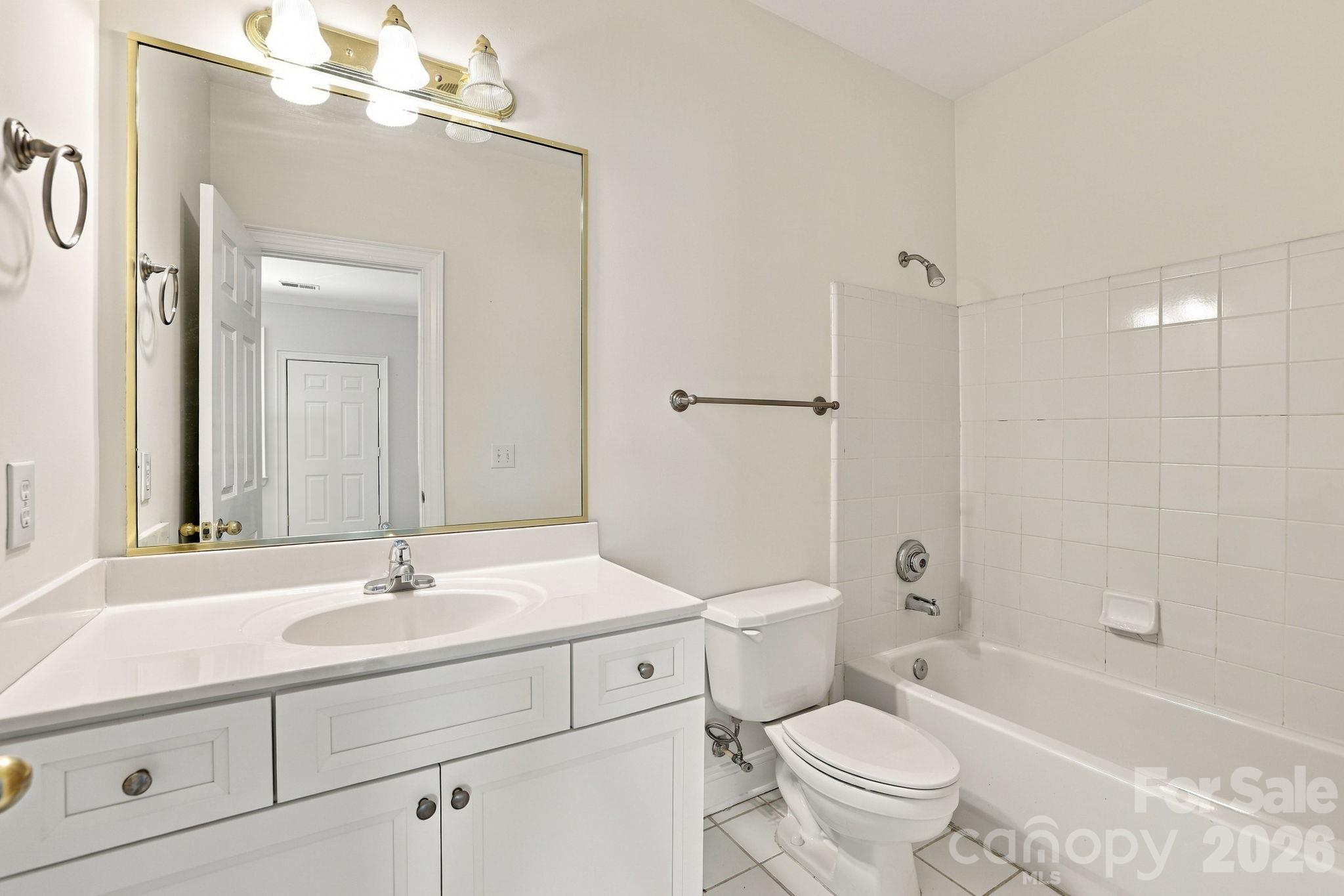 5601 Fairview Road 10 Property Photo 18