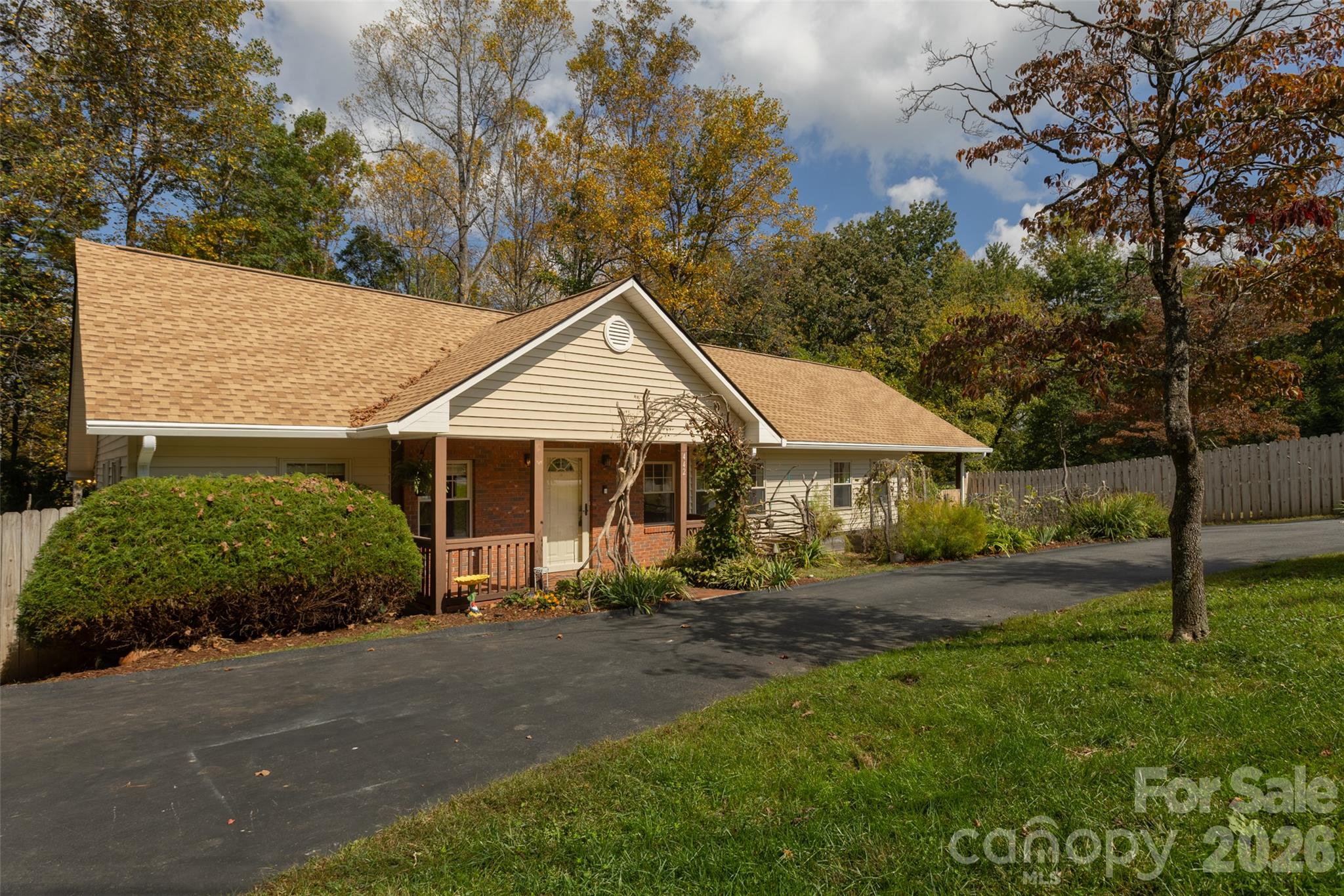 442 Armstrong Avenue Property Photo 1