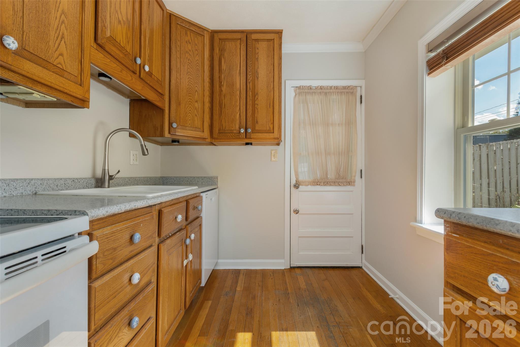 442 Armstrong Avenue Property Photo 6