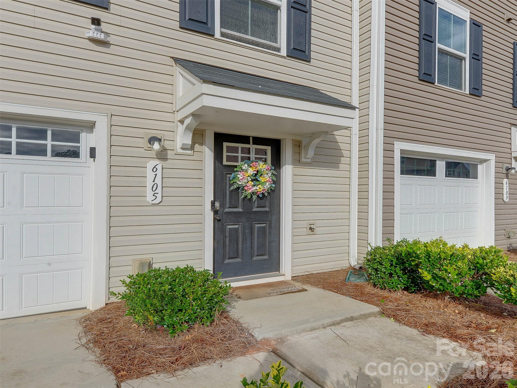 6105 Cutwater Circle Property Photo 2