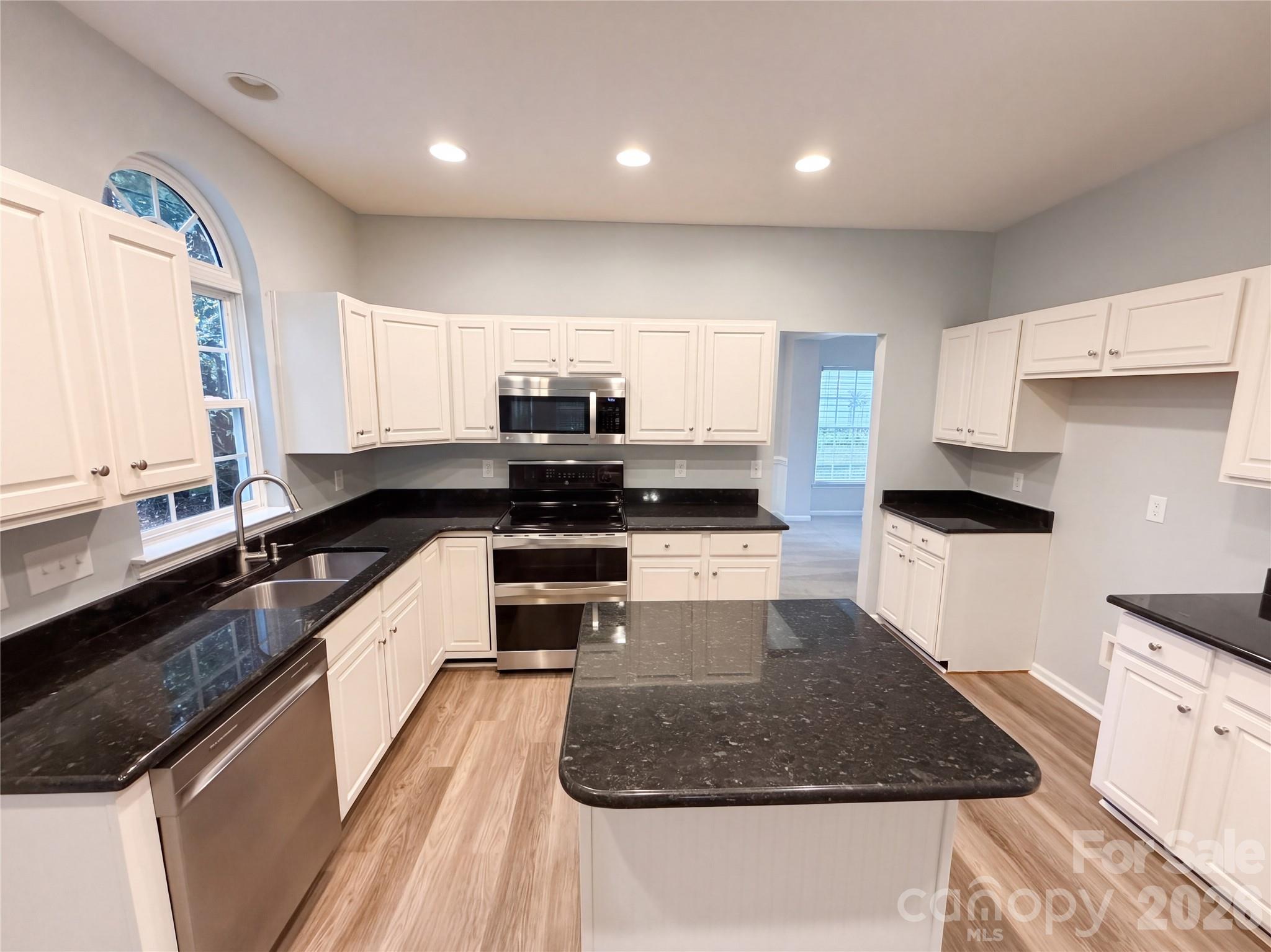 9339 Autumn Applause Drive Property Photo 4