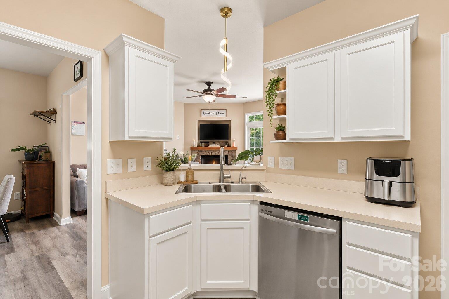 4201 Town Center Road Property Photo 9