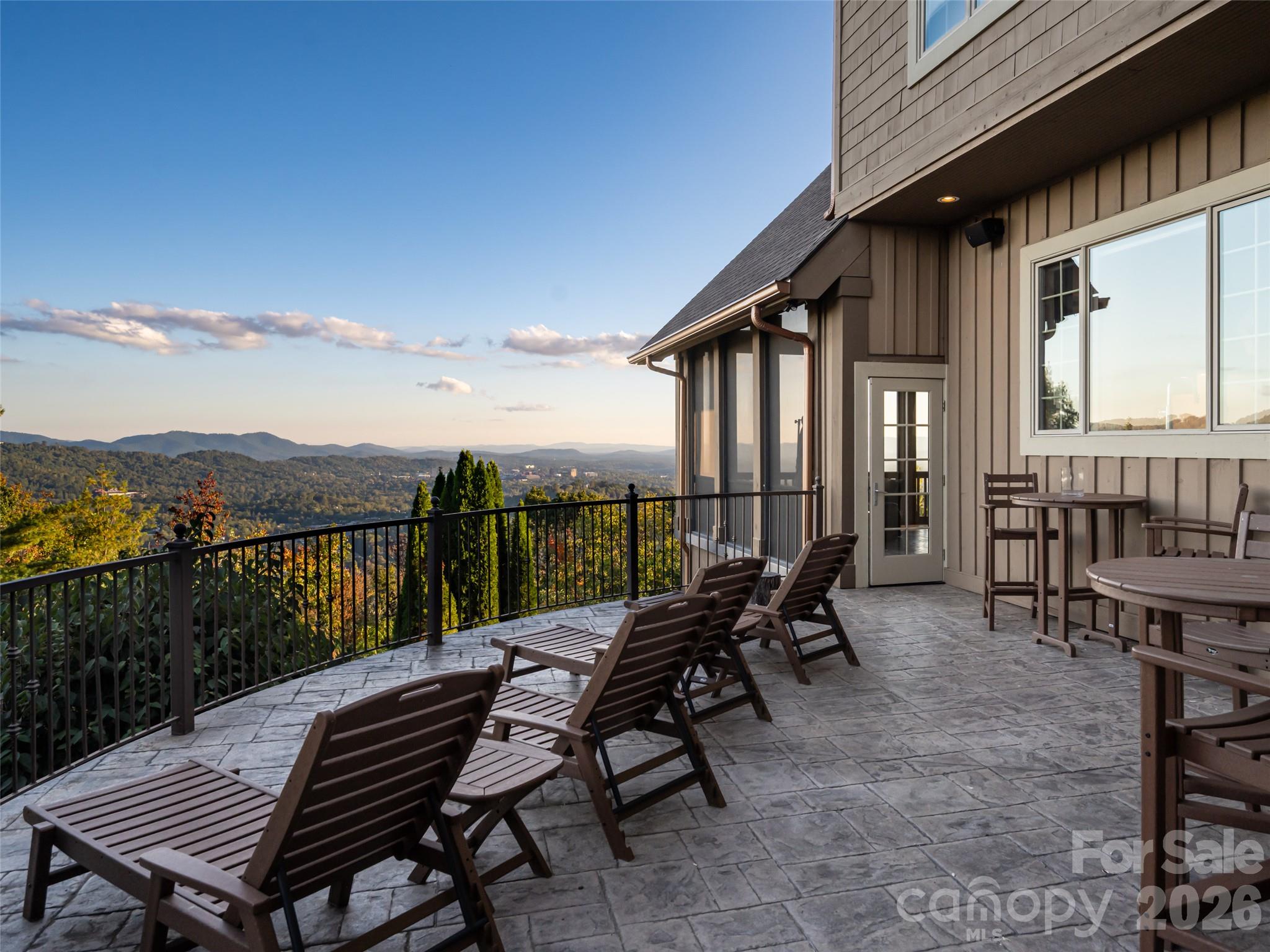 637 Altamont View Property Photo 20