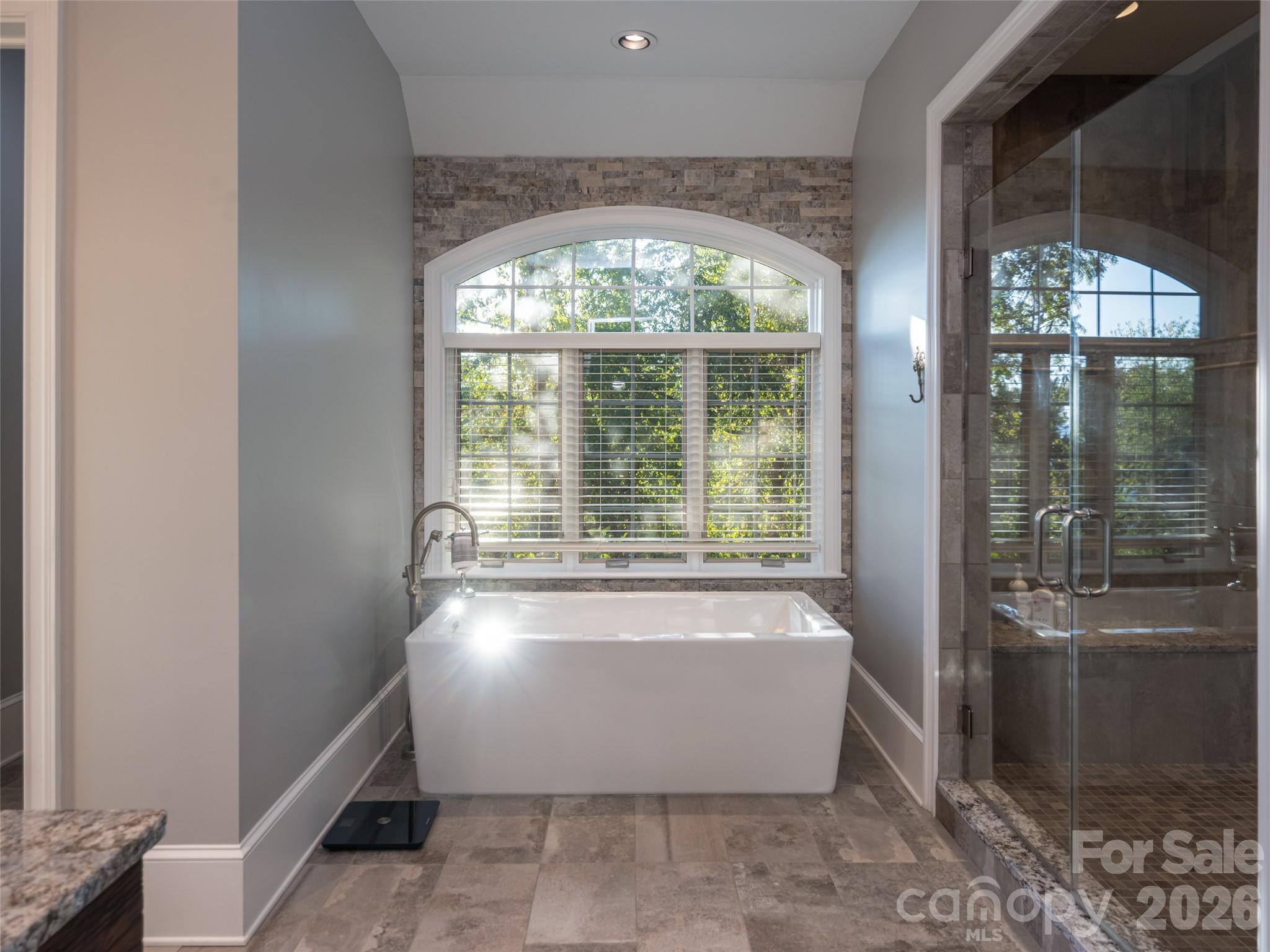 637 Altamont View Property Photo 27