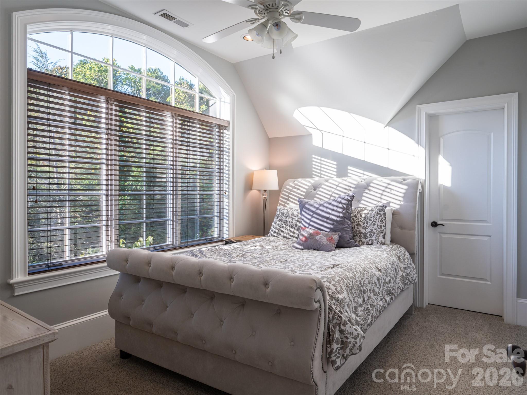 637 Altamont View Property Photo 32