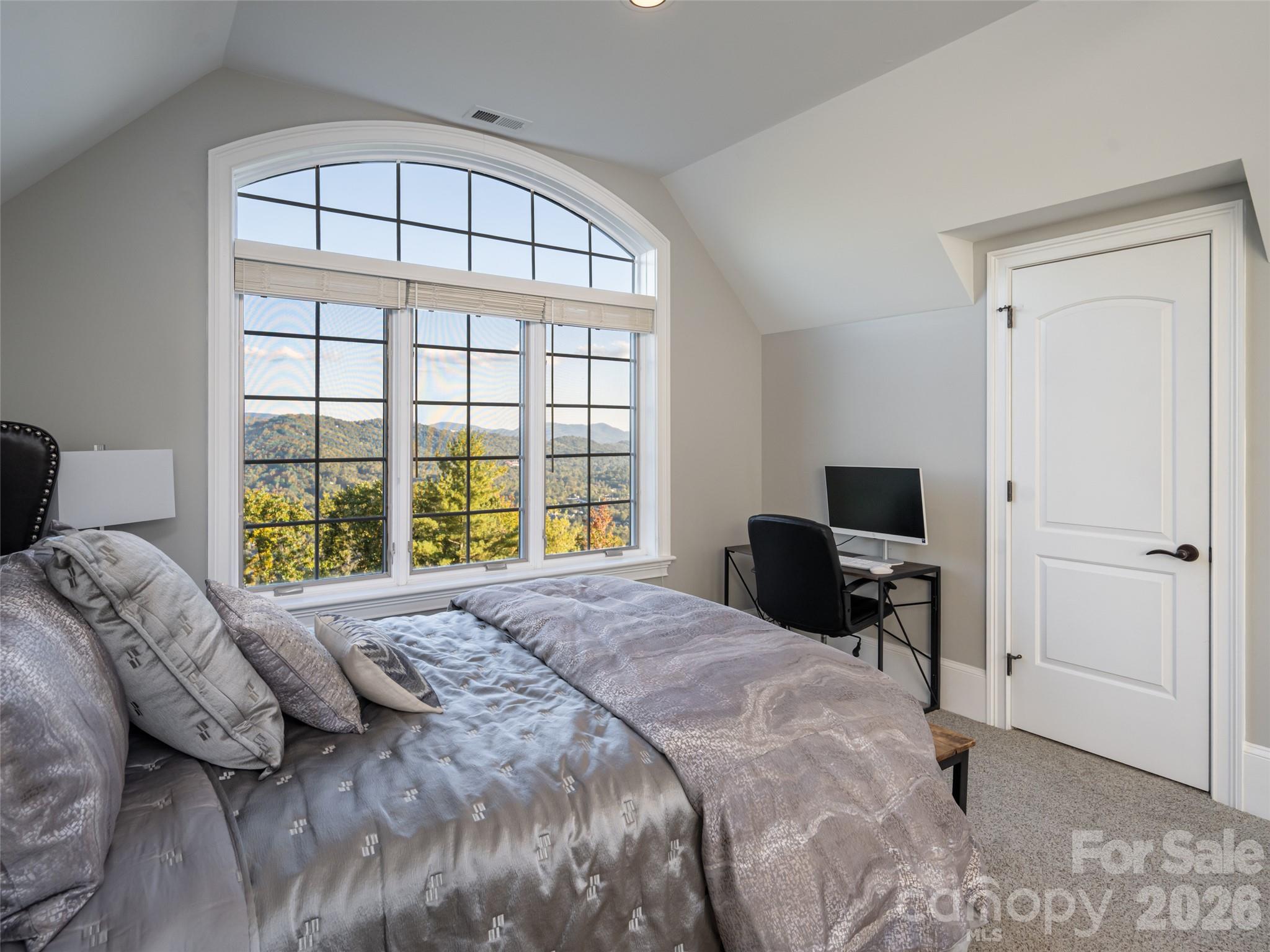 637 Altamont View Property Photo 33