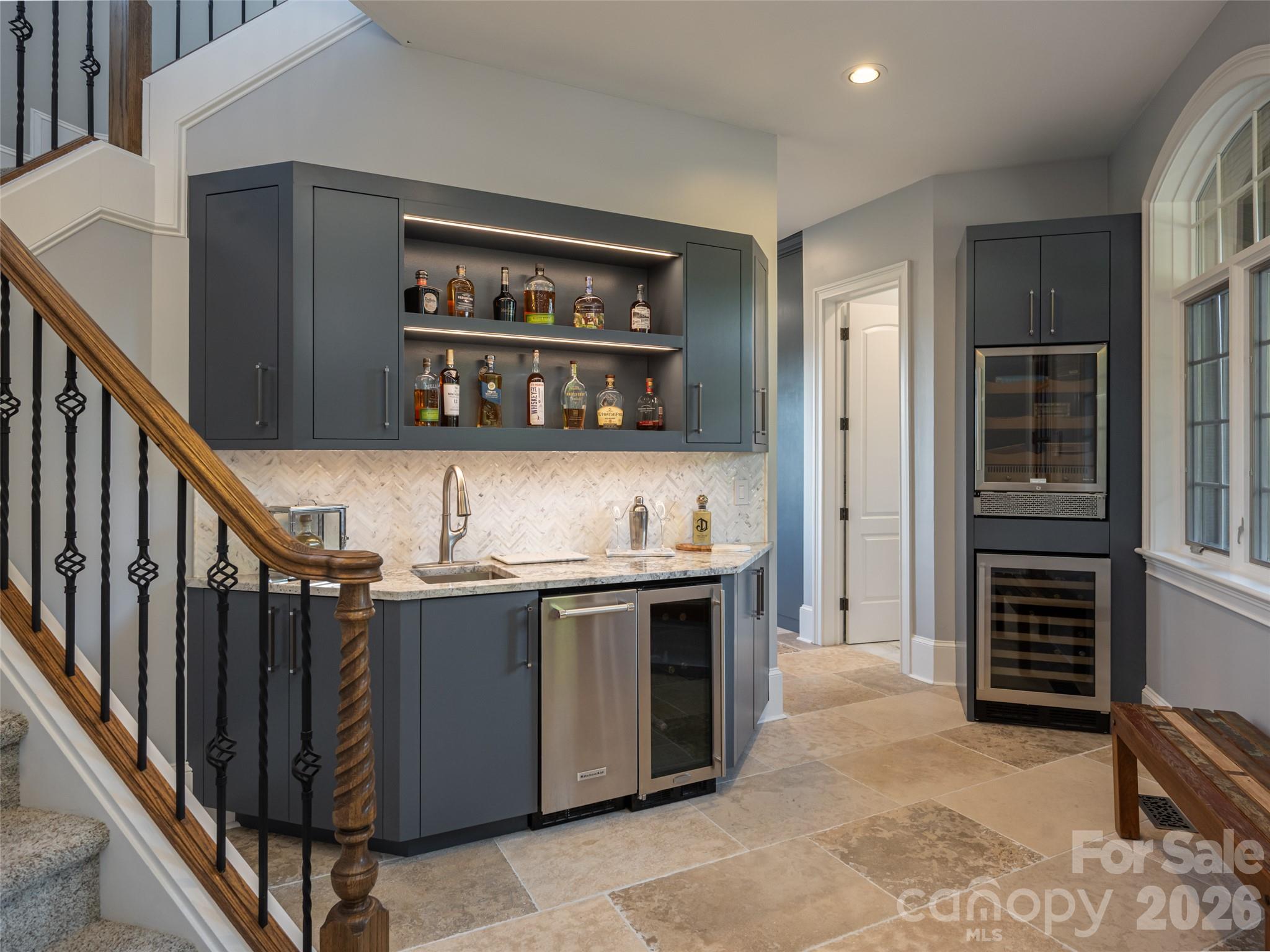637 Altamont View Property Photo 35
