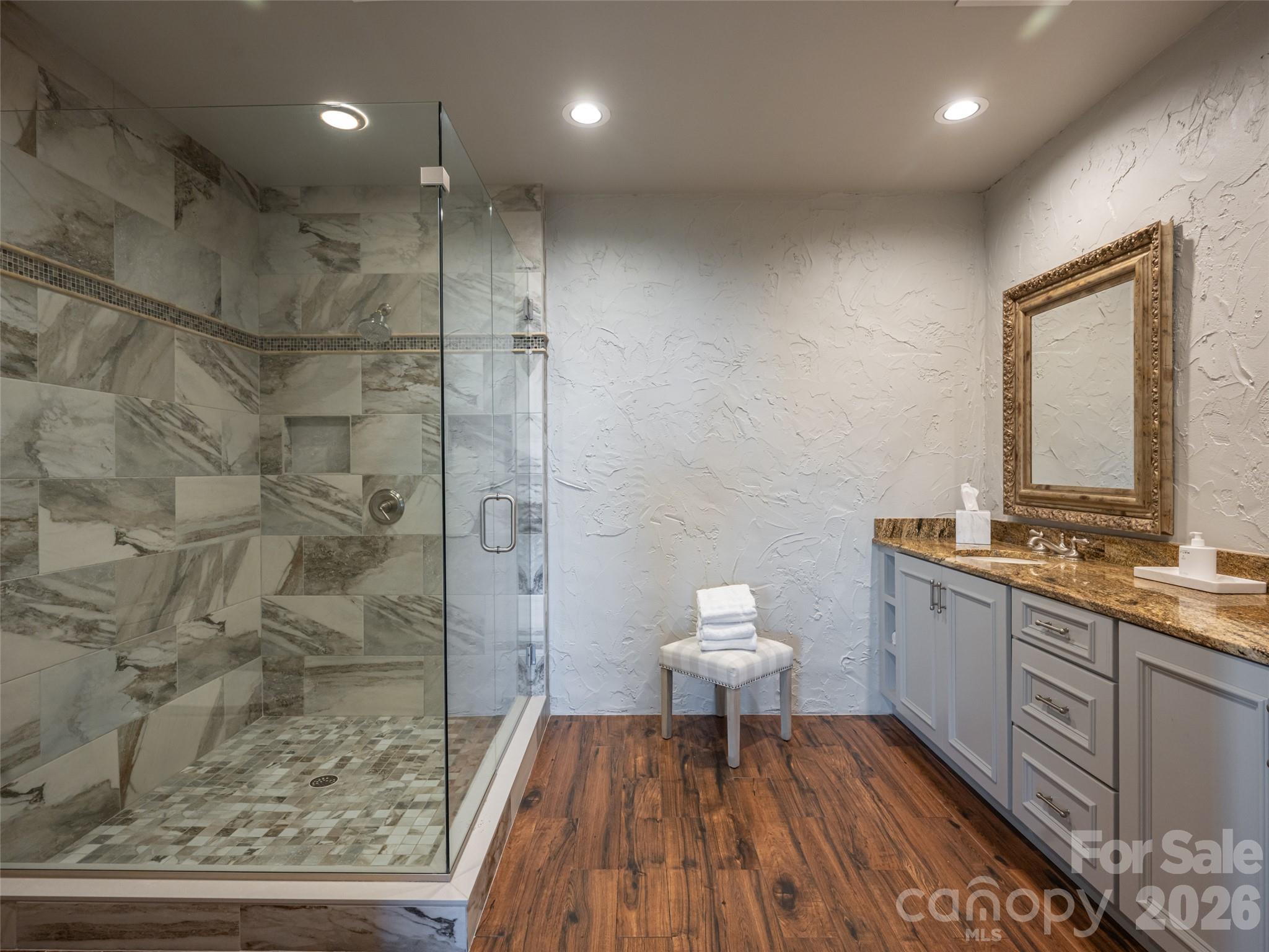 637 Altamont View Property Photo 38