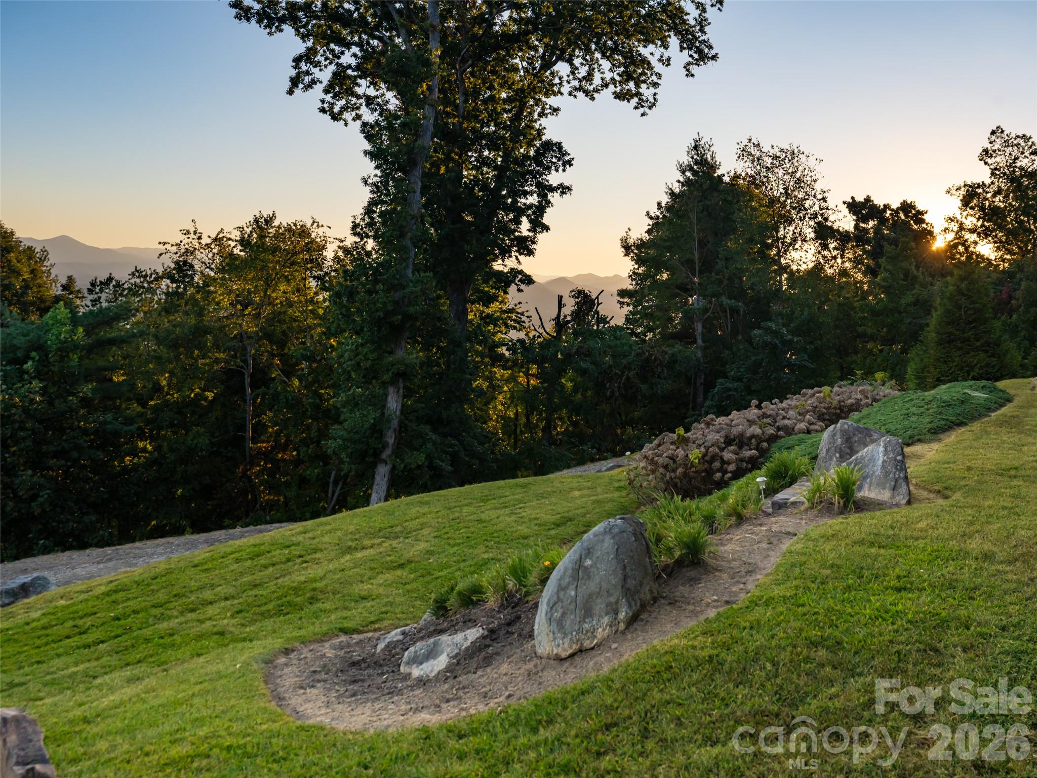 637 Altamont View Property Photo 43