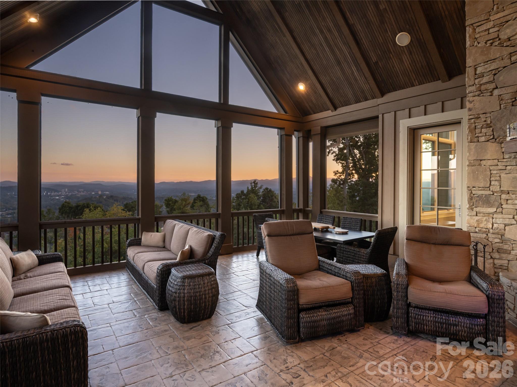 637 Altamont View Property Photo 46