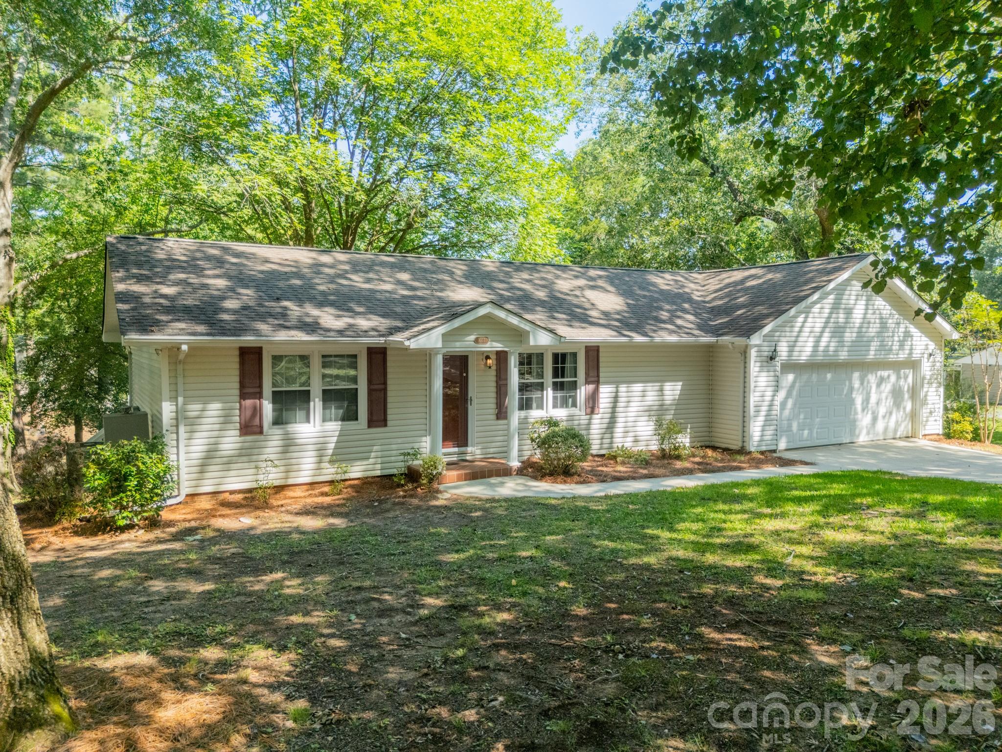 1077 E Shore Drive Property Photo 7