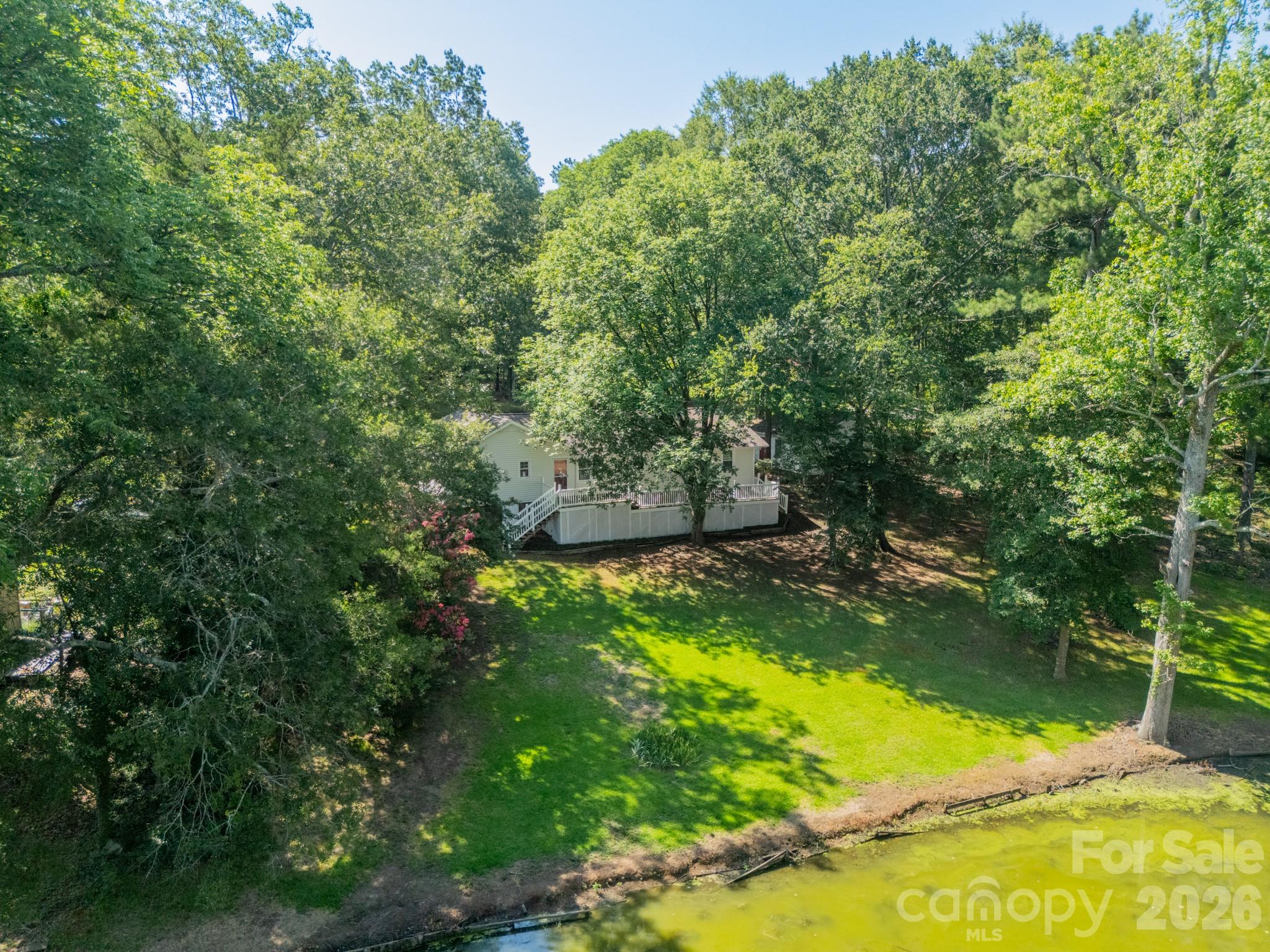 1077 E Shore Drive Property Photo 10