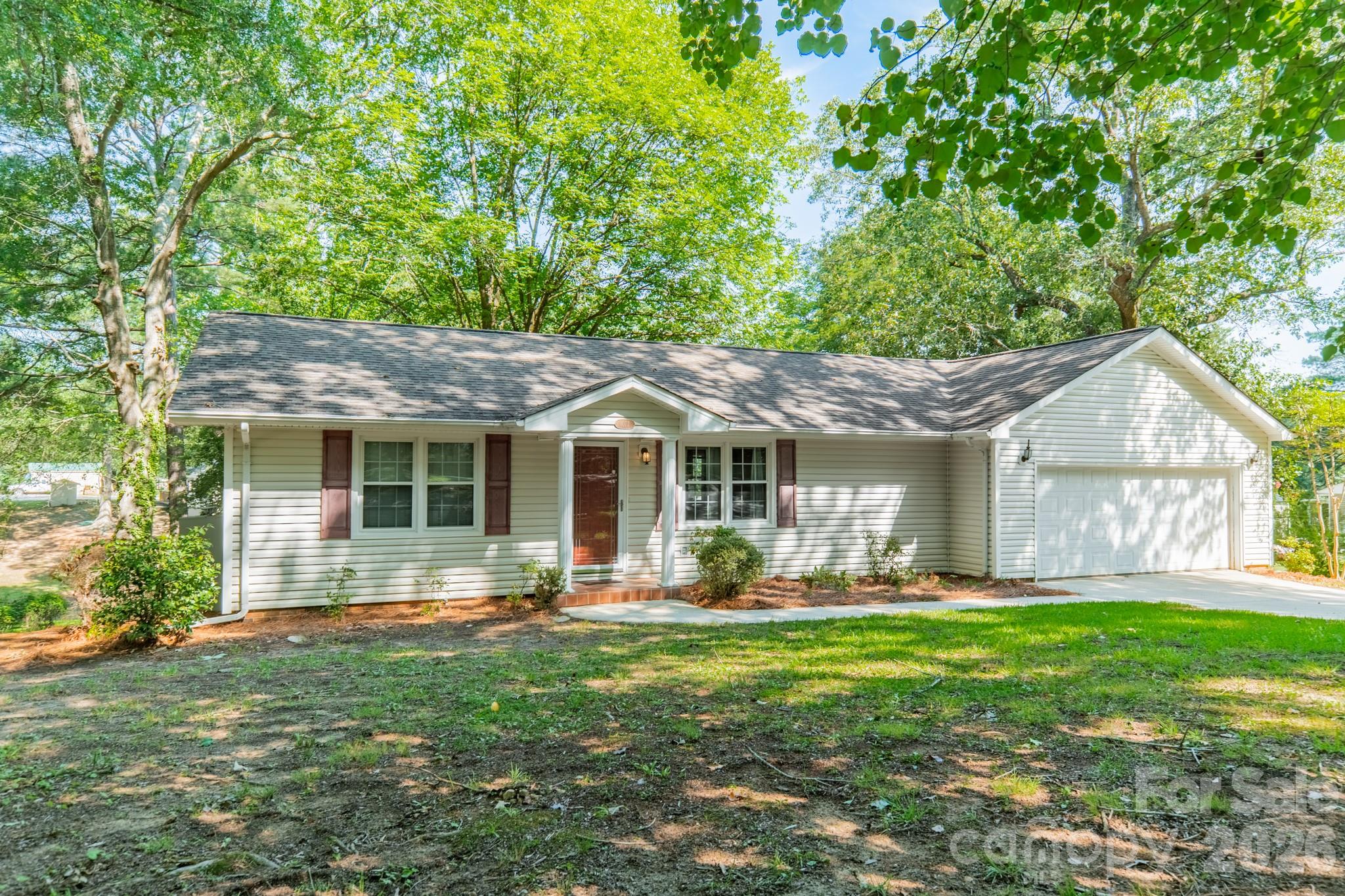 1077 E Shore Drive Property Photo 22