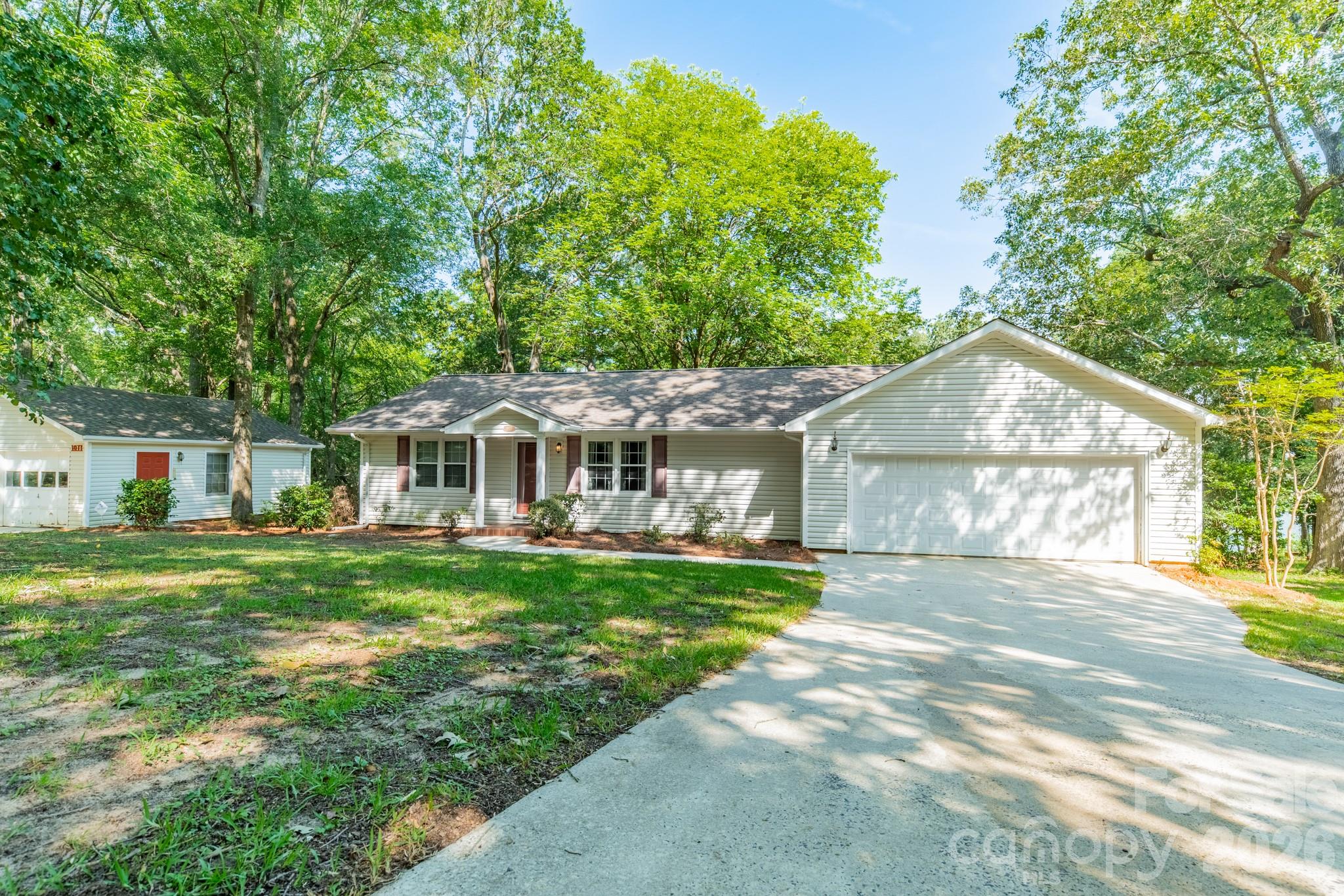 1077 E Shore Drive Property Photo 24