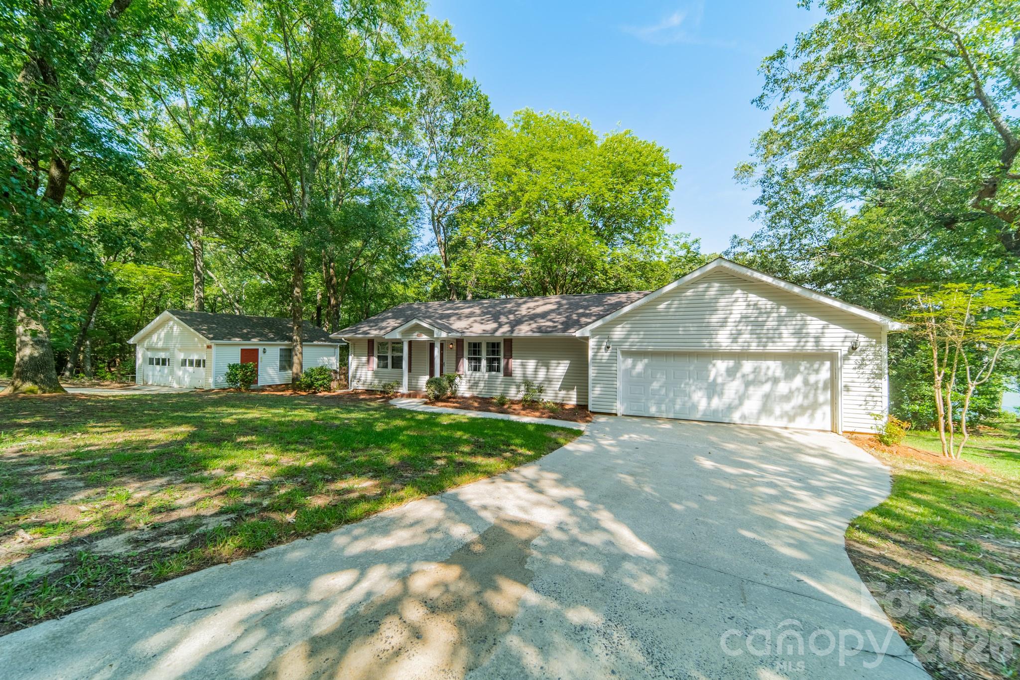1077 E Shore Drive Property Photo 30