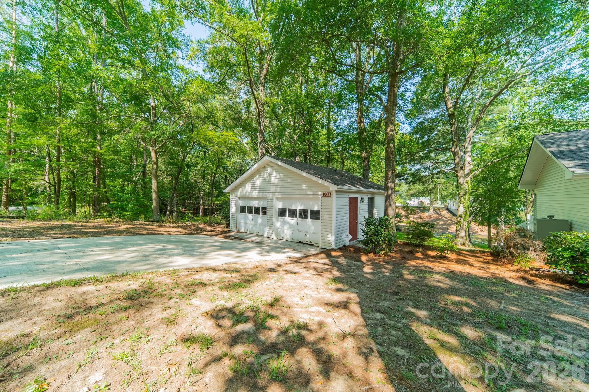 1077 E Shore Drive Property Photo 32
